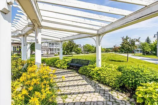 395 Lakebreeze Drive #306
