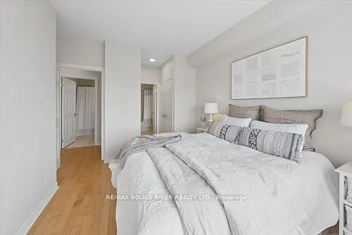 395 Lakebreeze Drive #306