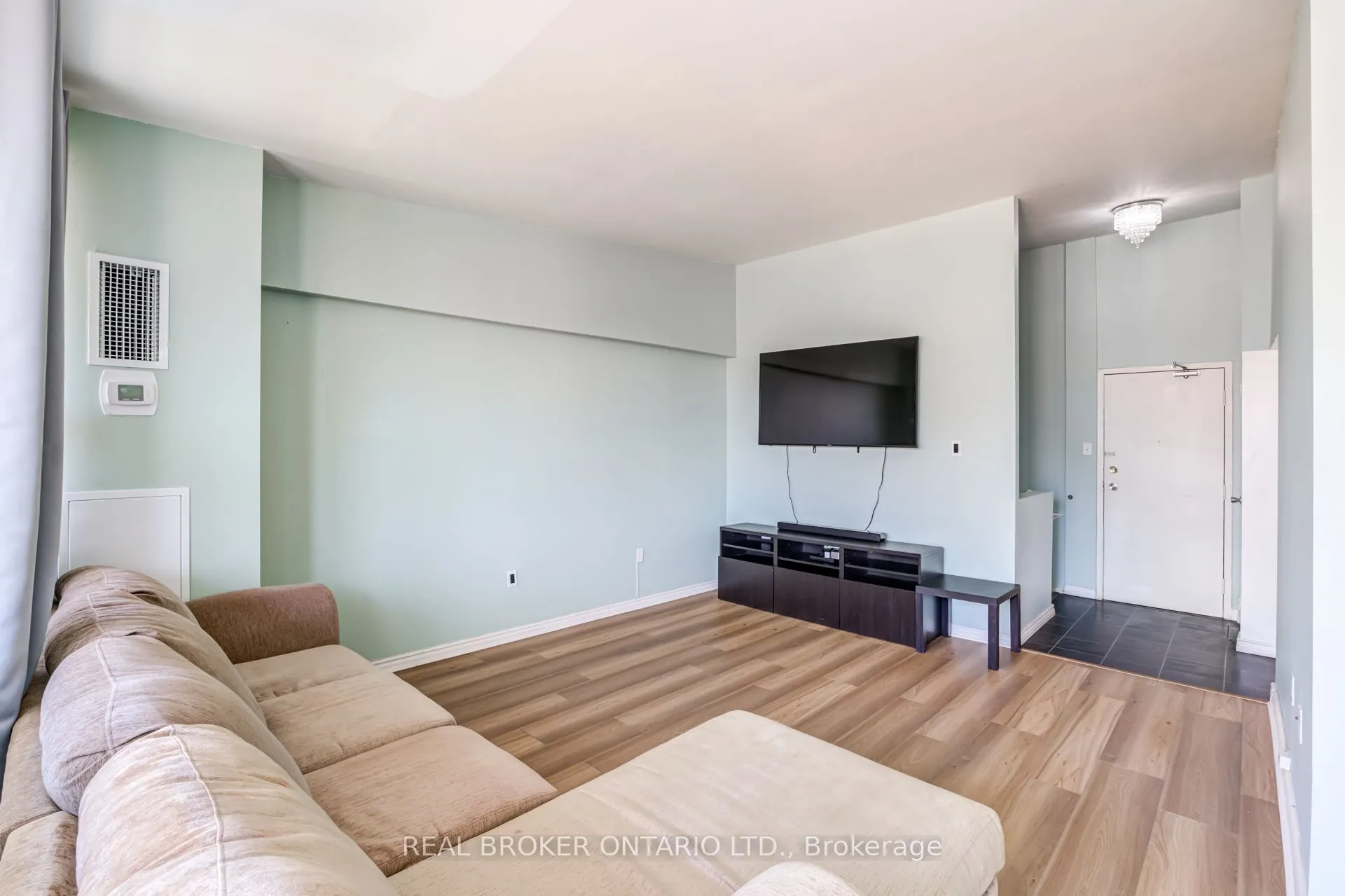 4060 Lawrence Avenue E #402