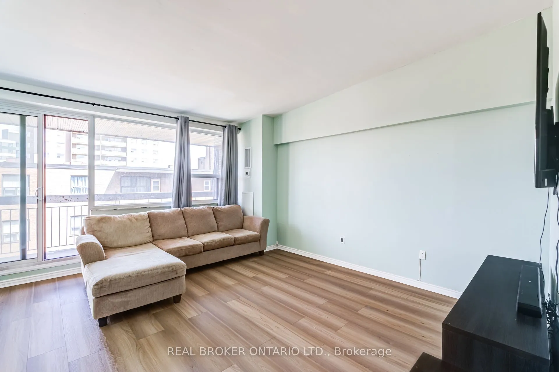 4060 Lawrence Avenue E #402