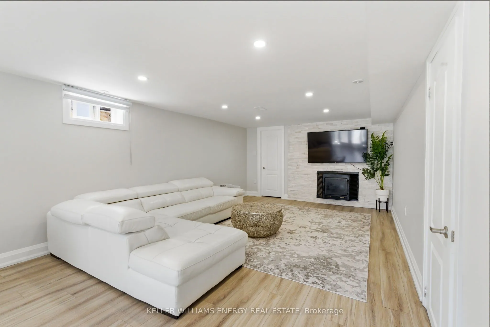 297 Grandview Street S