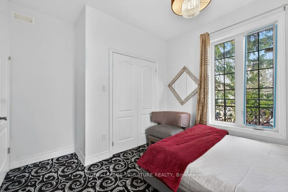 32 Cliffcrest Drive