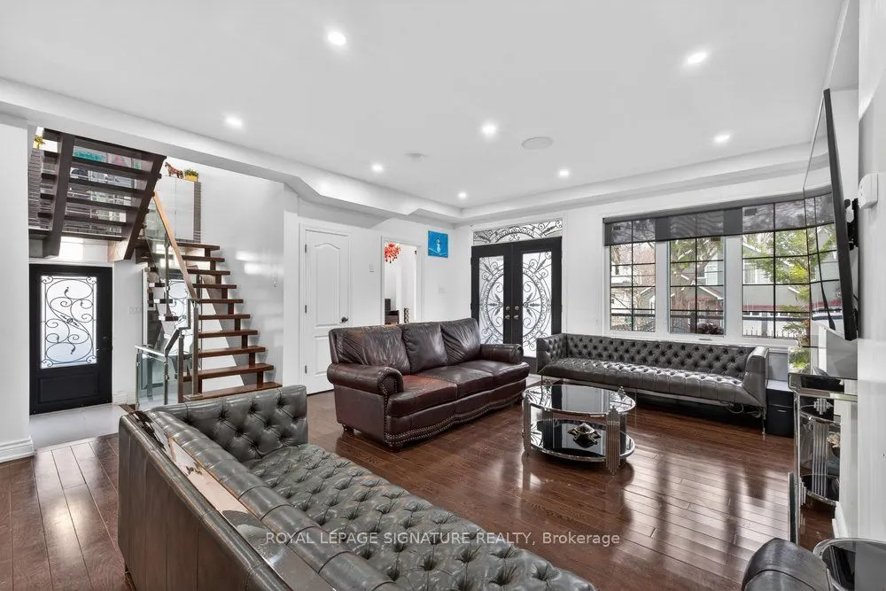 32 Cliffcrest Drive