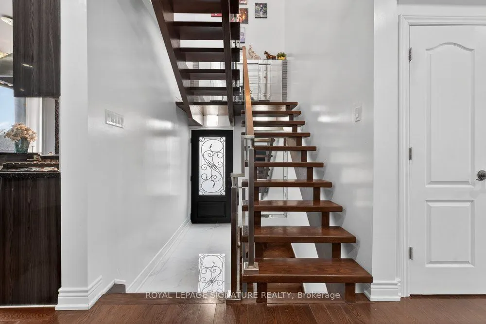 32 Cliffcrest Drive