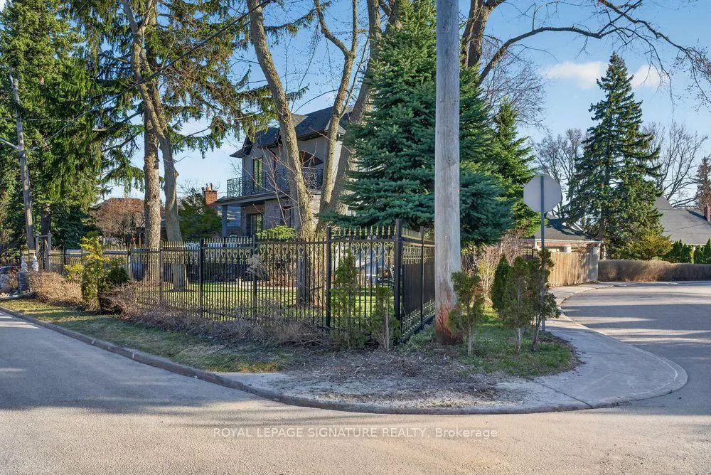 32 Cliffcrest Drive