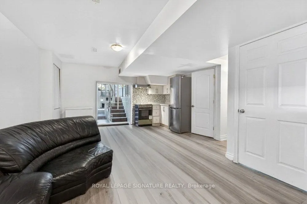32 Cliffcrest Drive