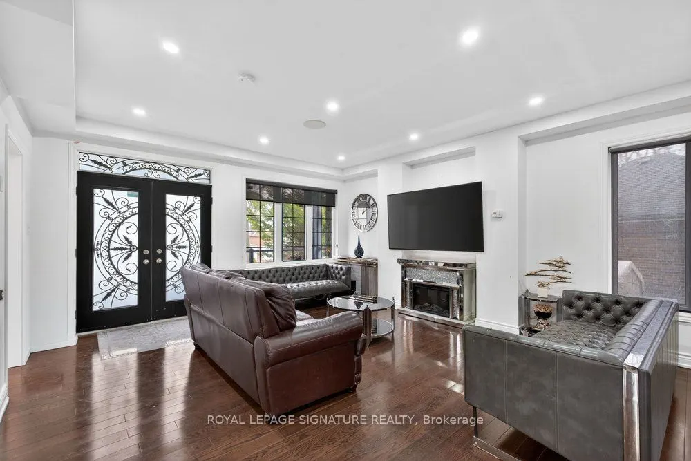 32 Cliffcrest Drive