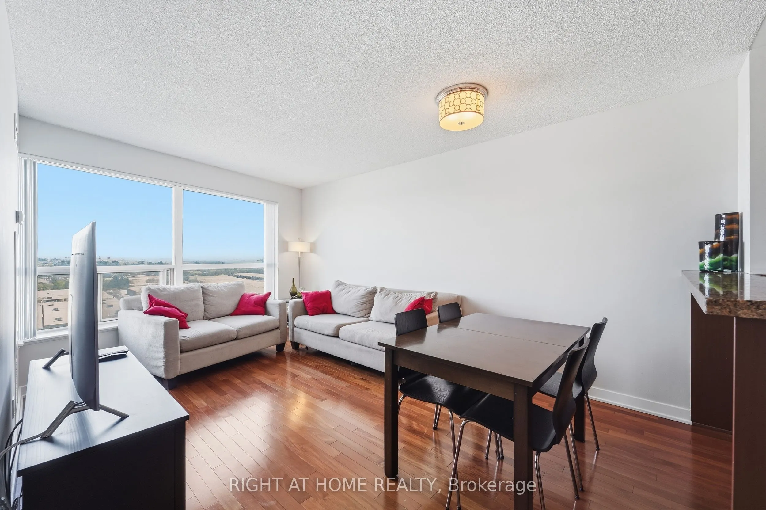 38 Lee Centre Drive #1612
