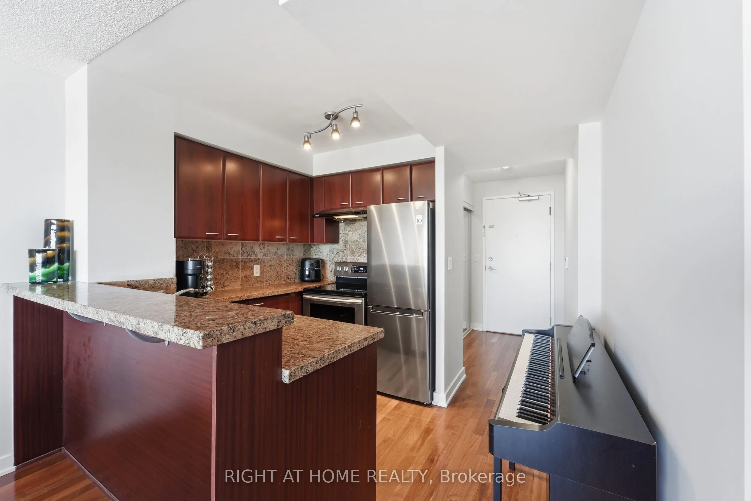 38 Lee Centre Drive #1612