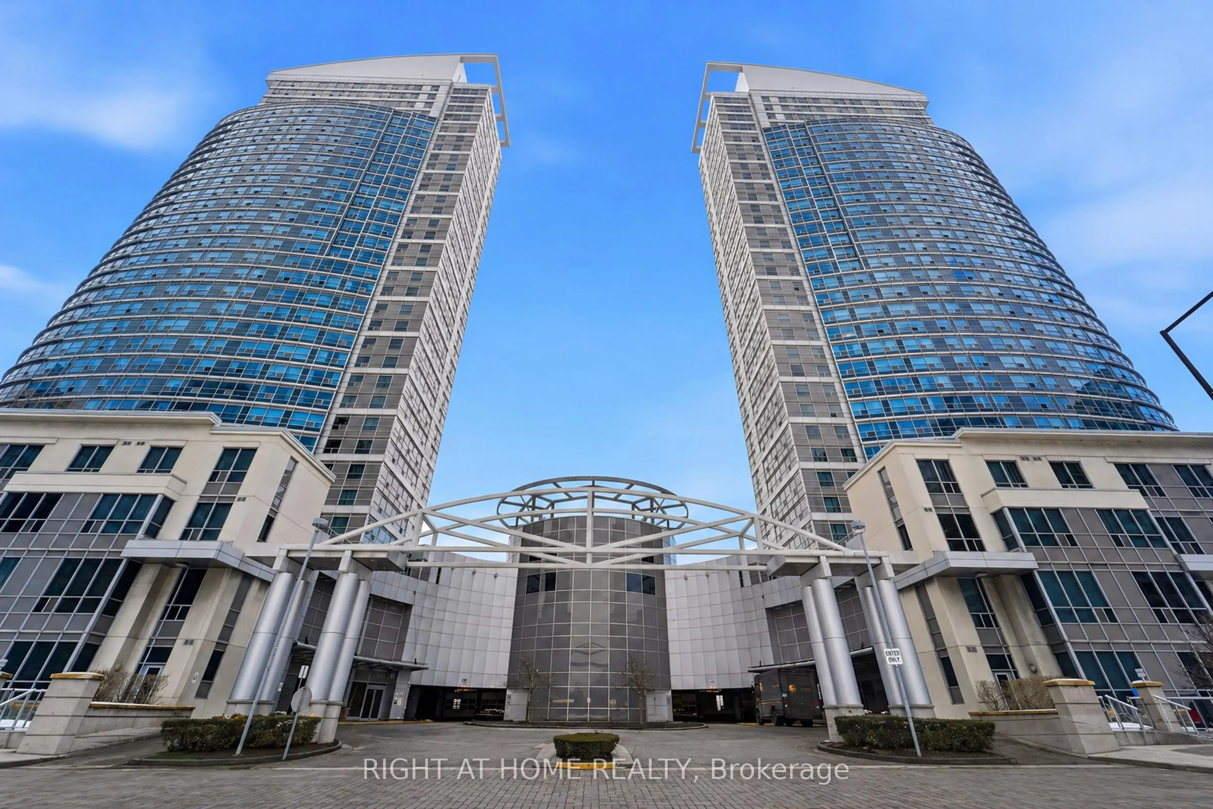 38 Lee Centre Drive #1612