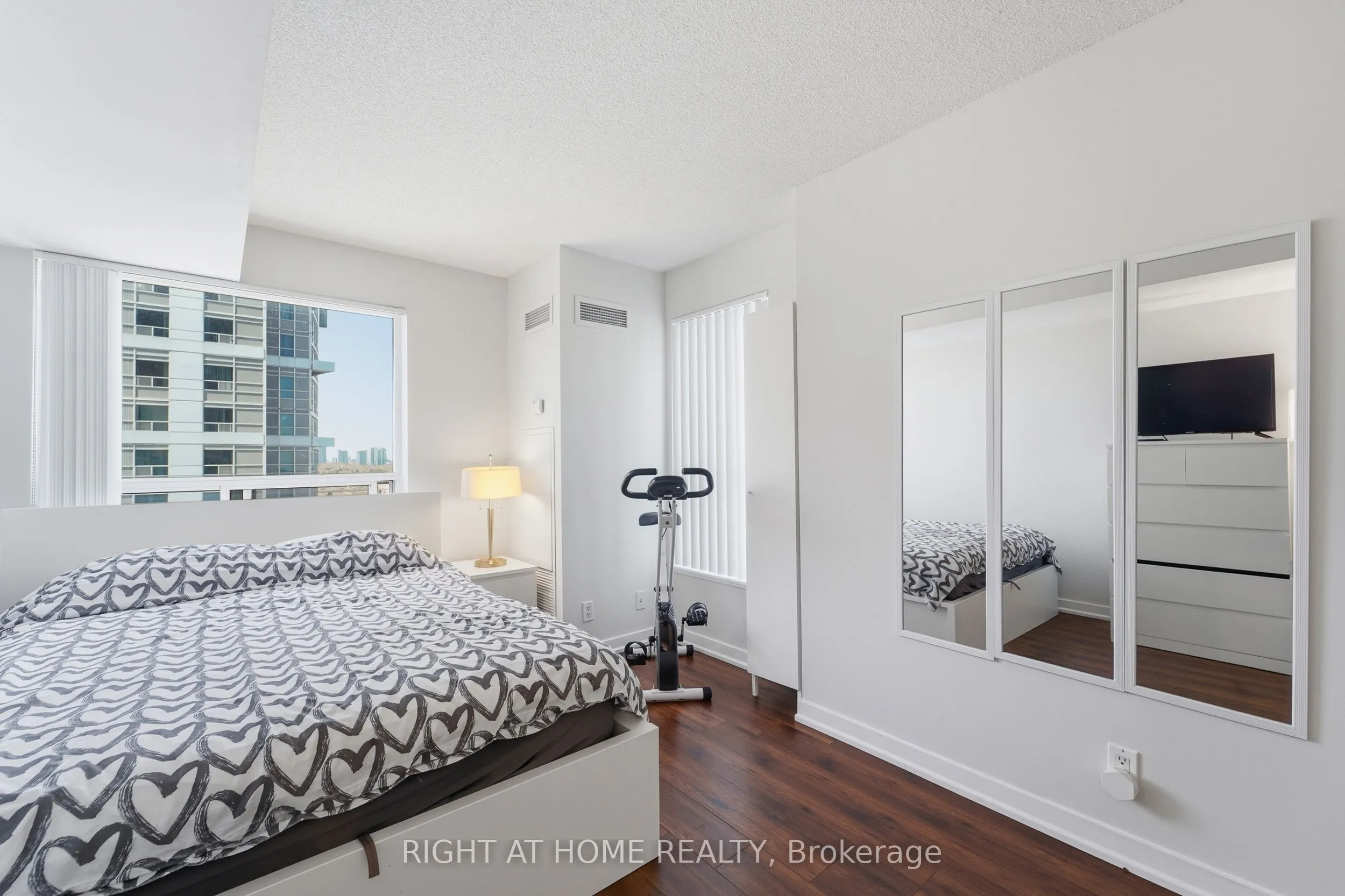 38 Lee Centre Drive #1612