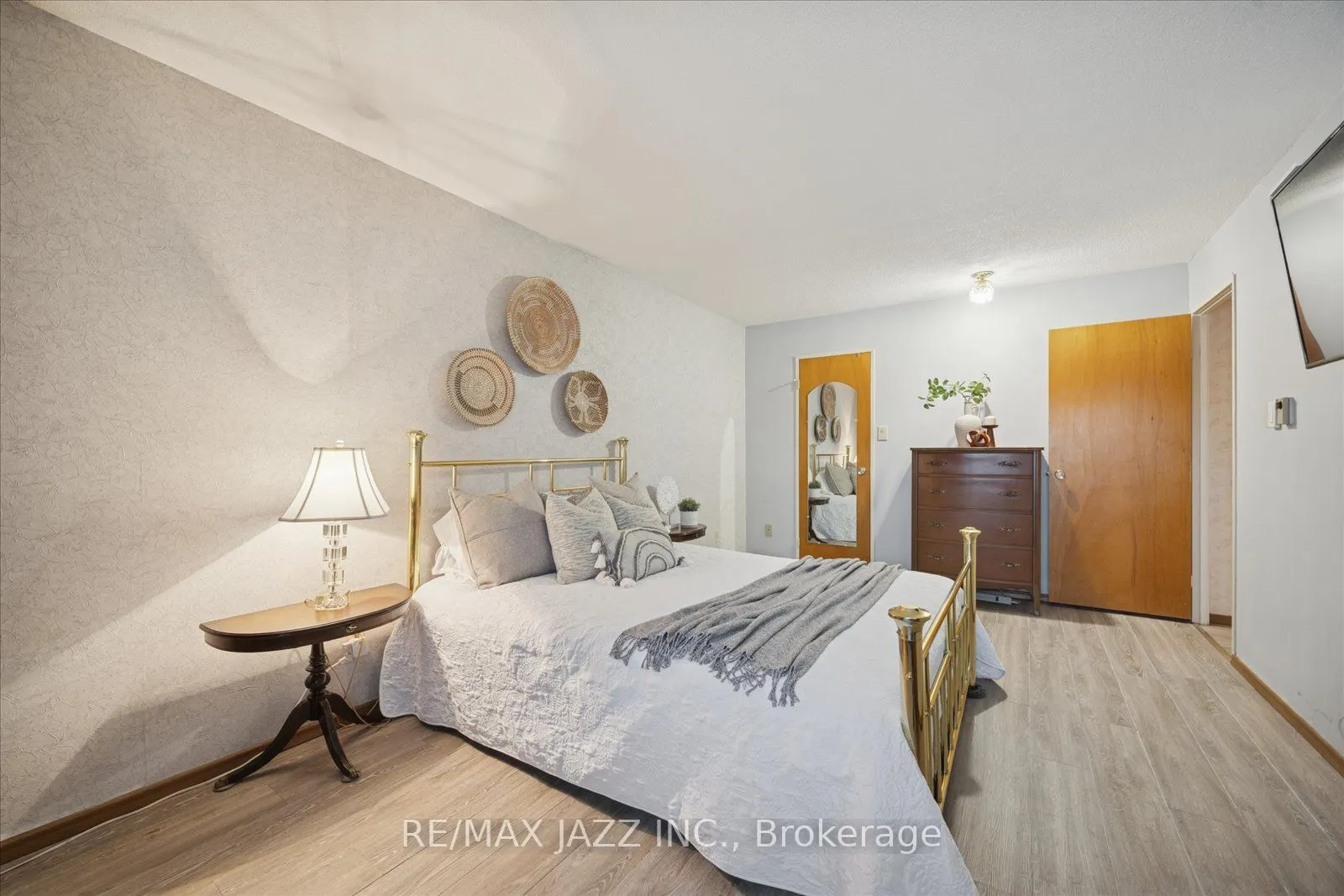 120 Elgin Street W #102