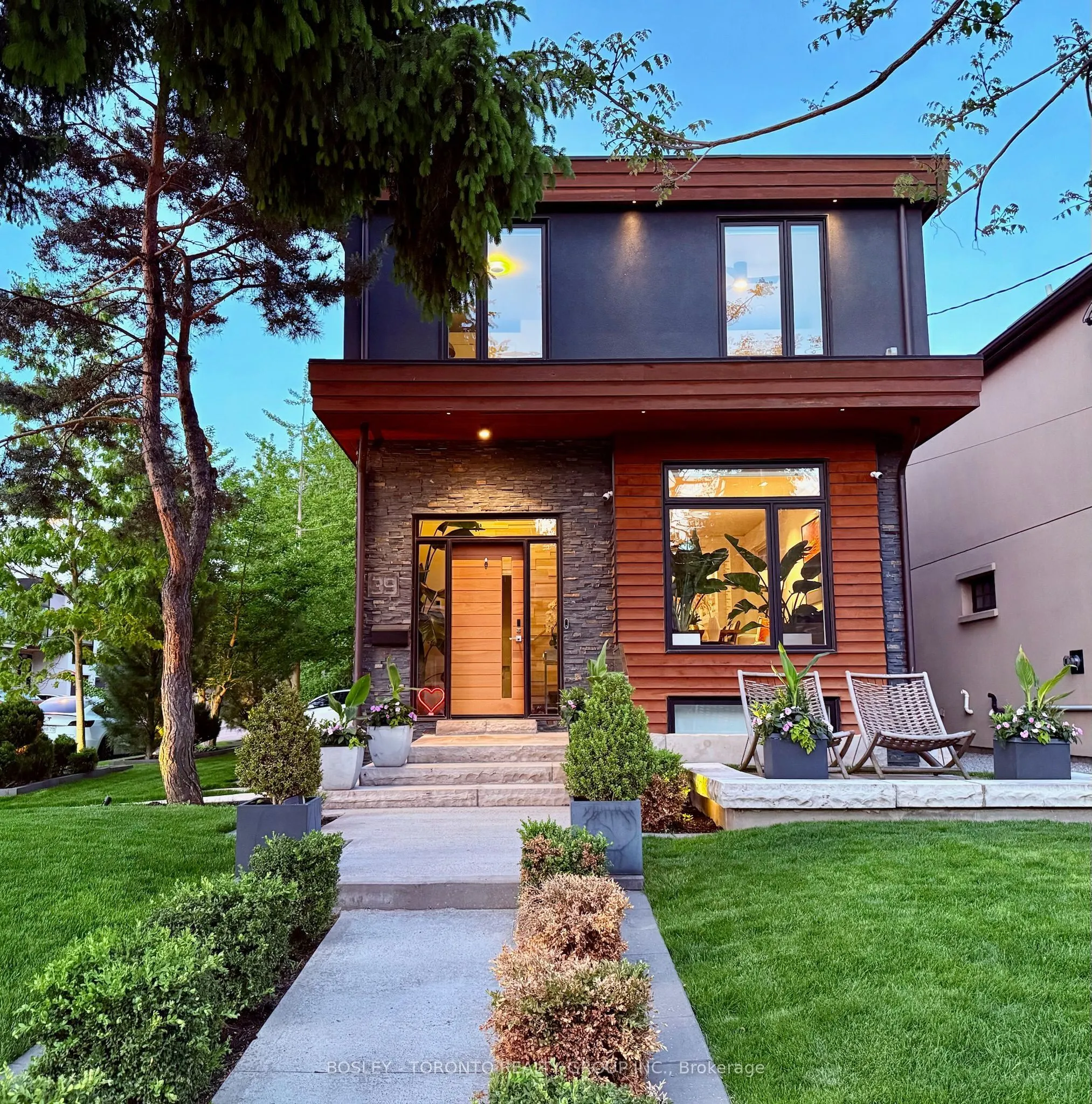 39 Red Deer Avenue
