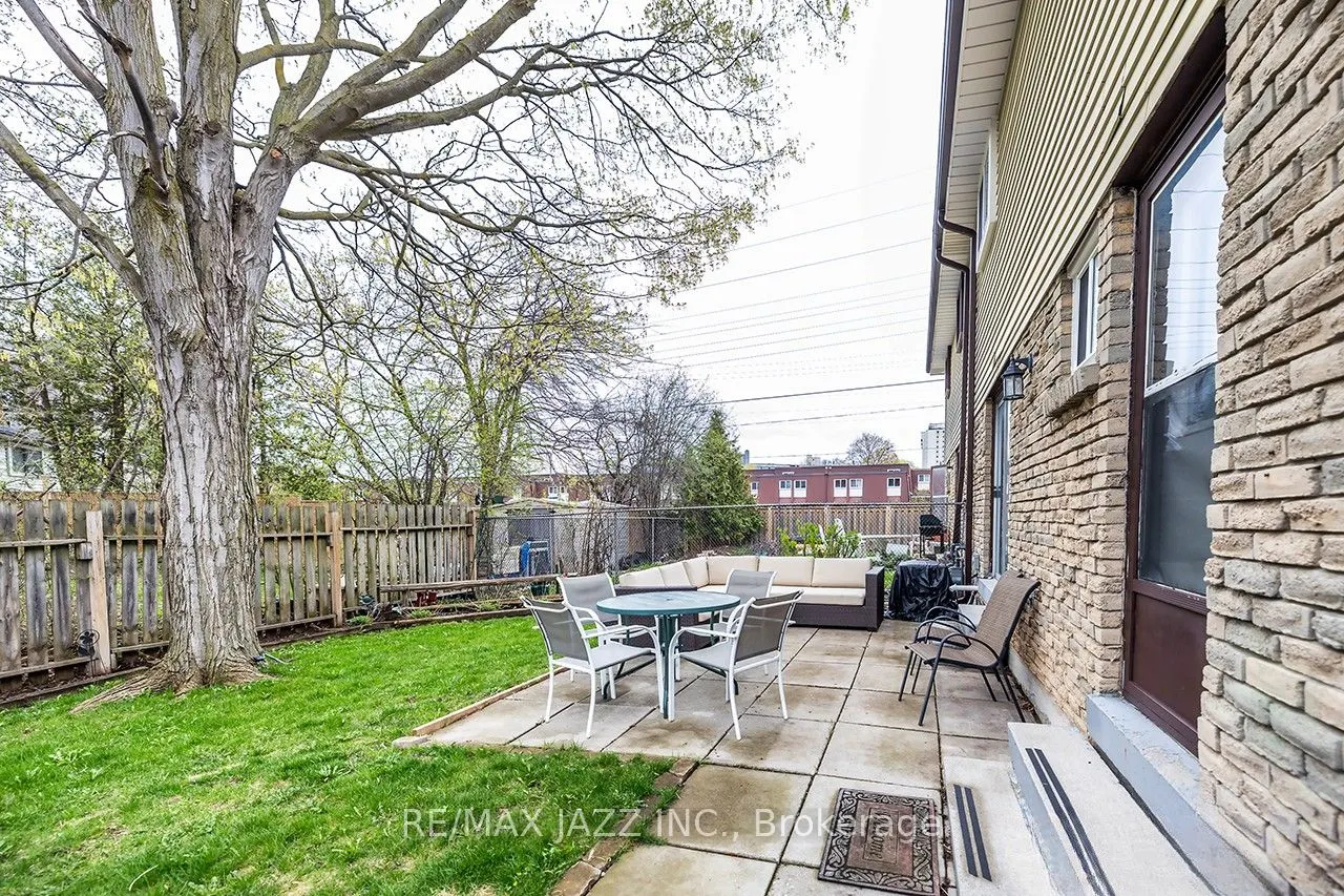 1347 Mary Street N