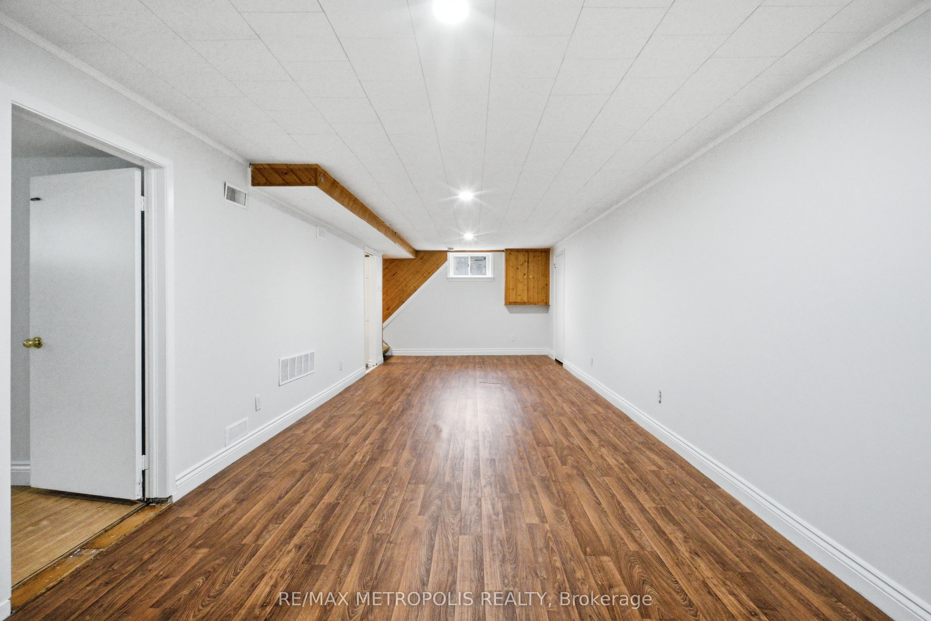 148 Winchester Road E