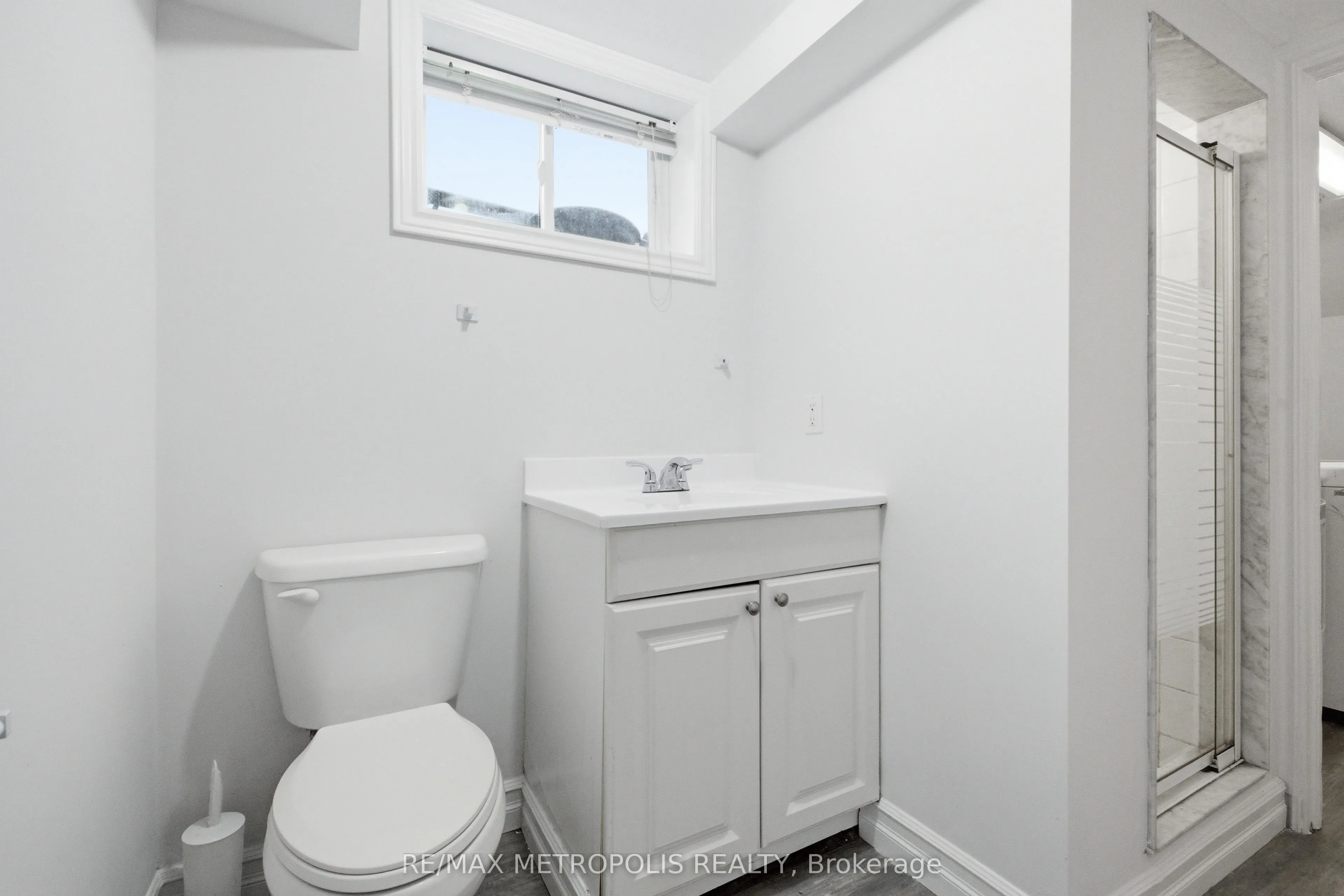148 Winchester Road E