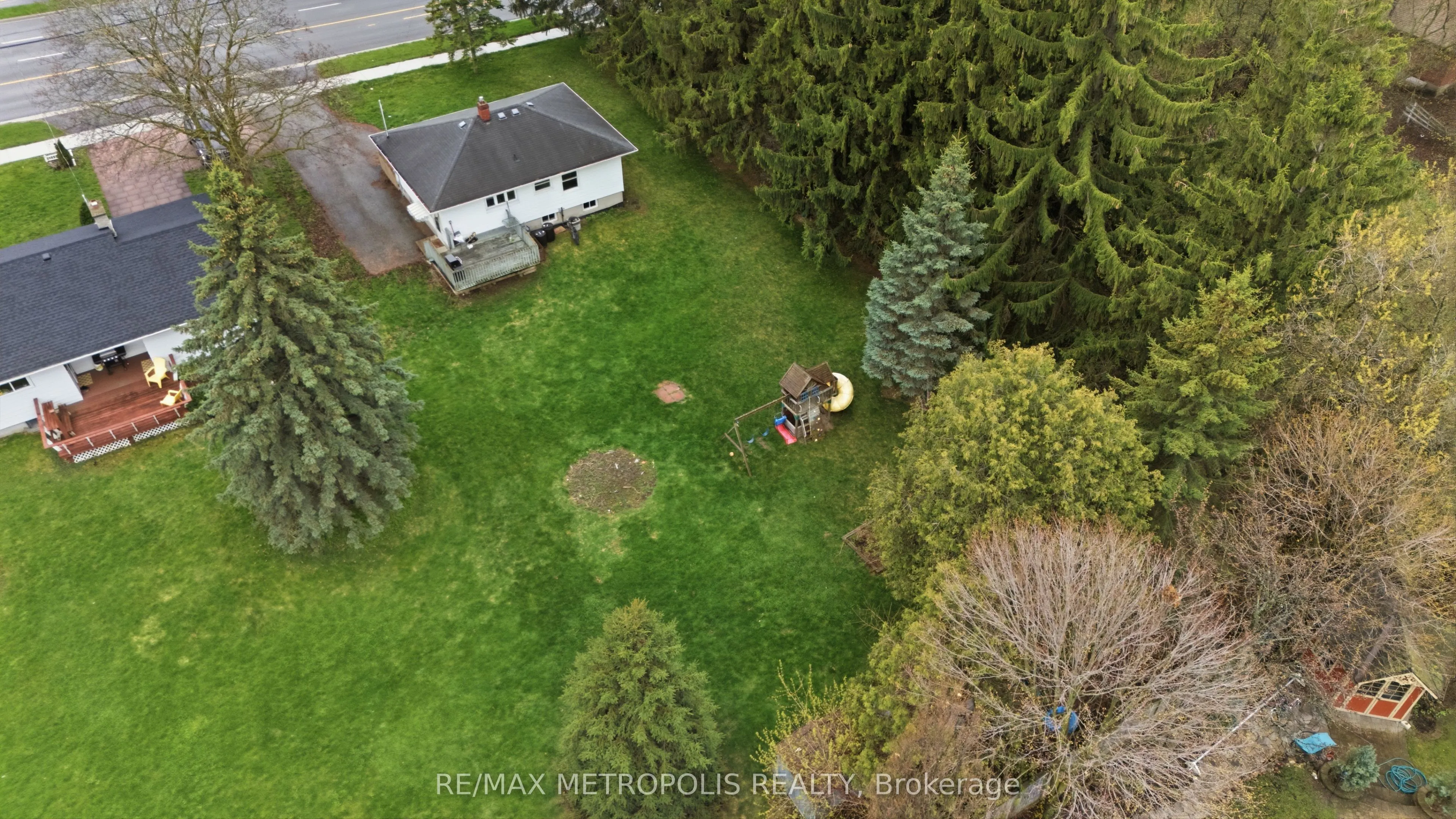 148 Winchester Road E