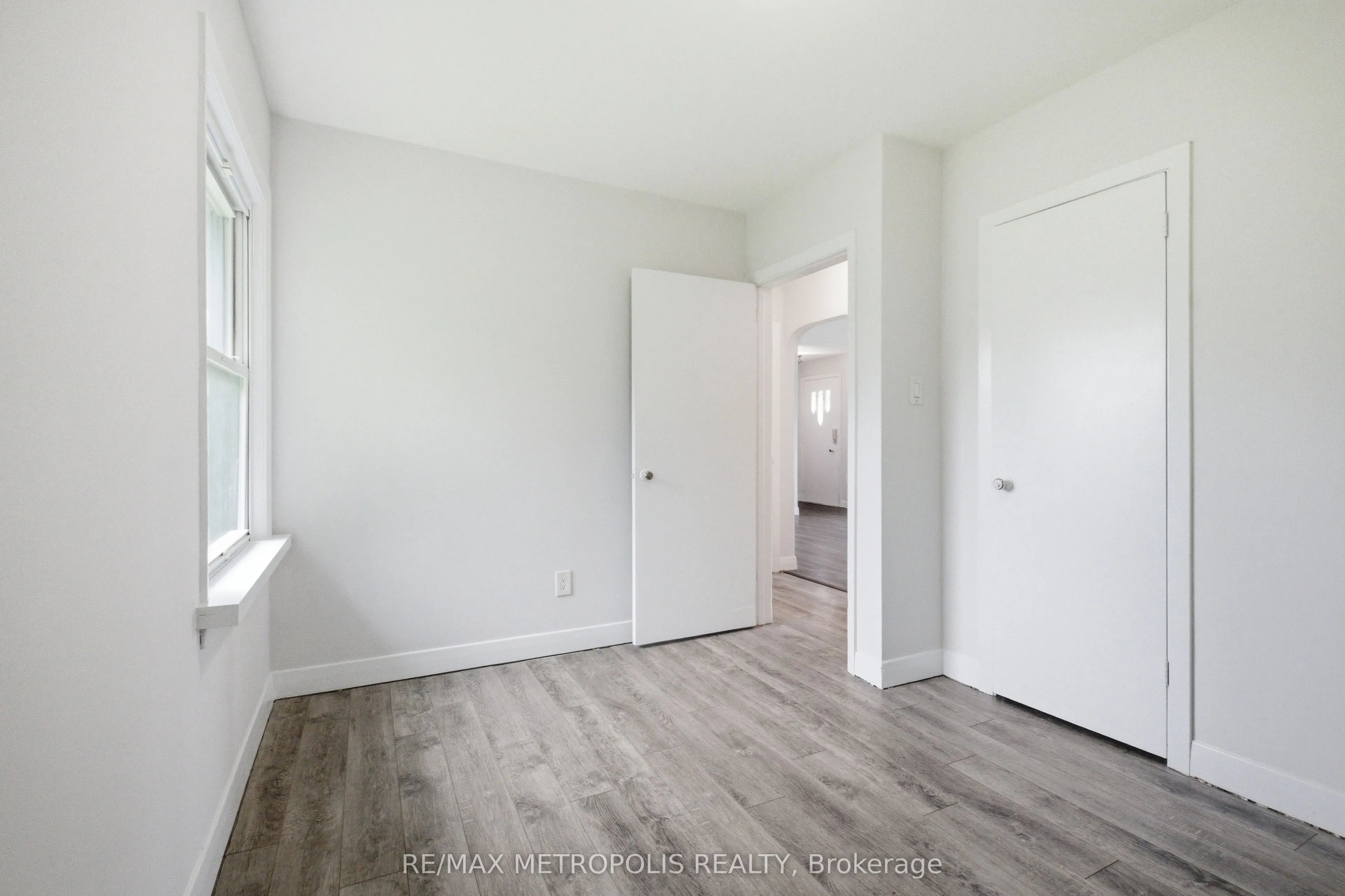 148 Winchester Road E