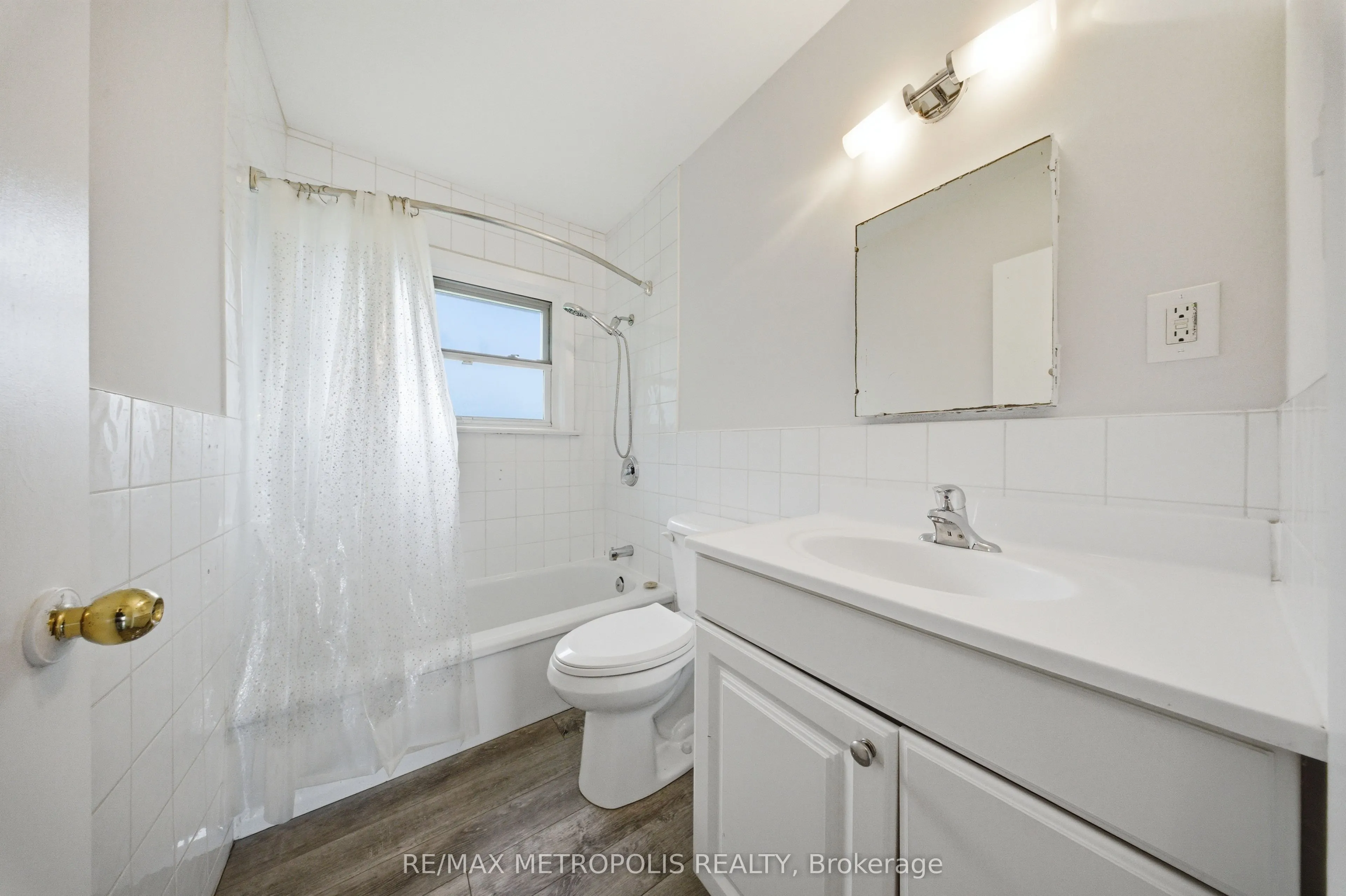 148 Winchester Road E