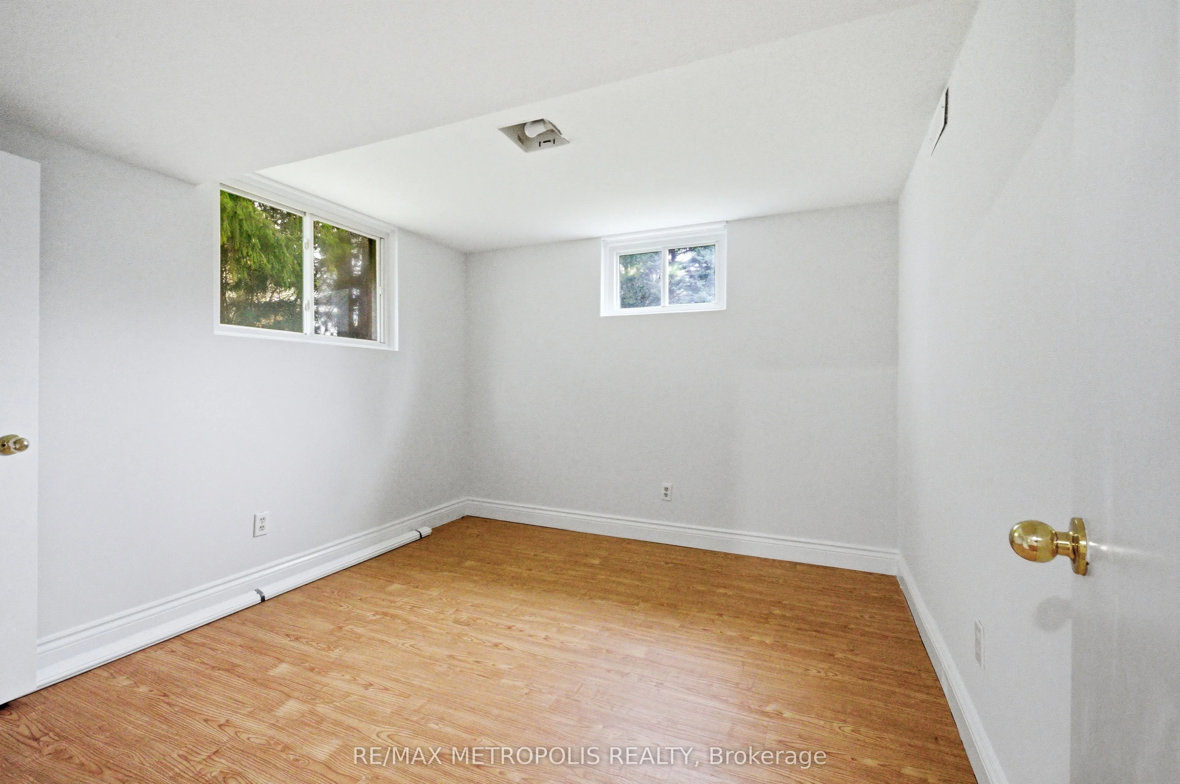 148 Winchester Road E