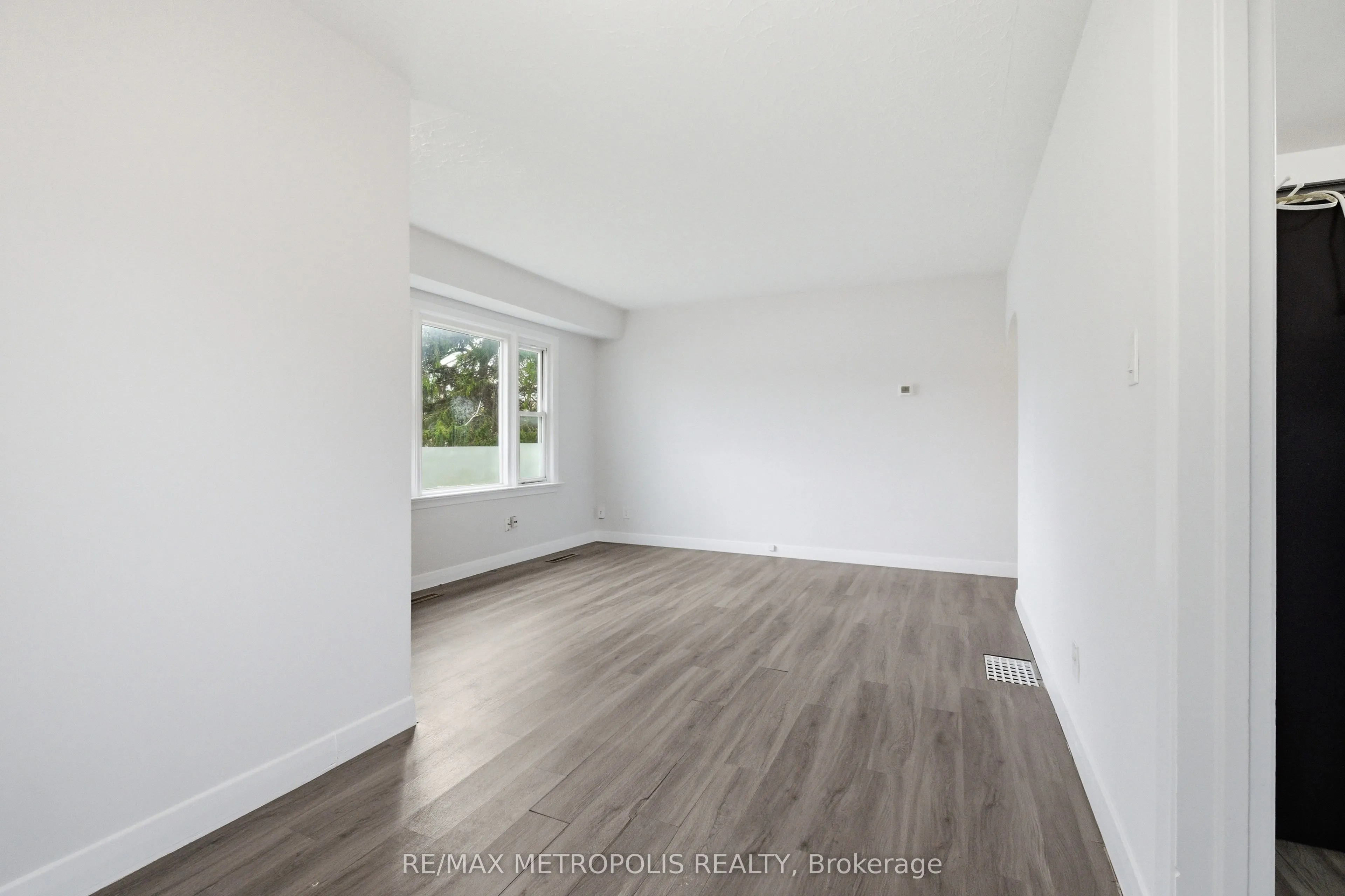 148 Winchester Road E