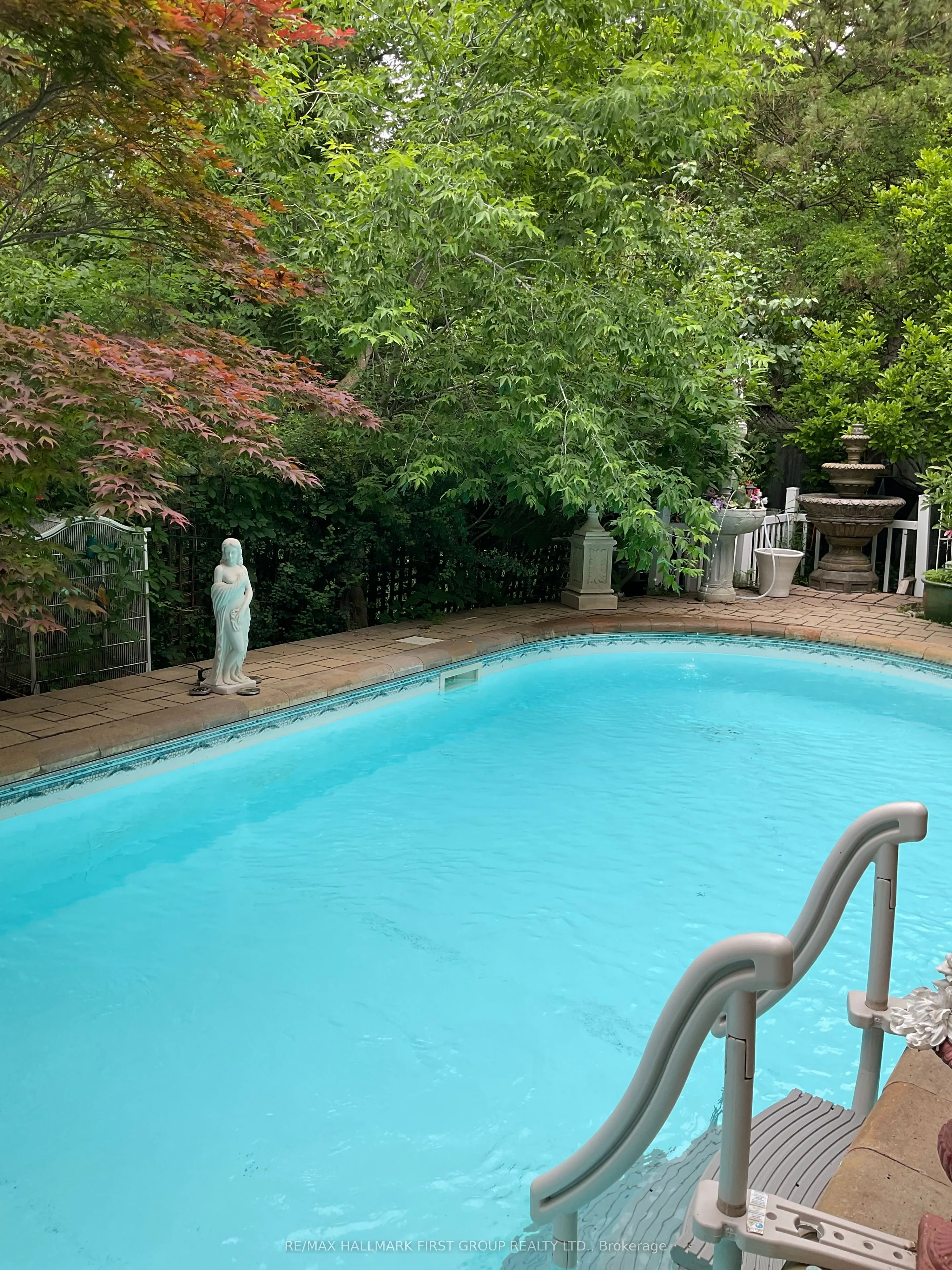 990 Glenbourne Drive