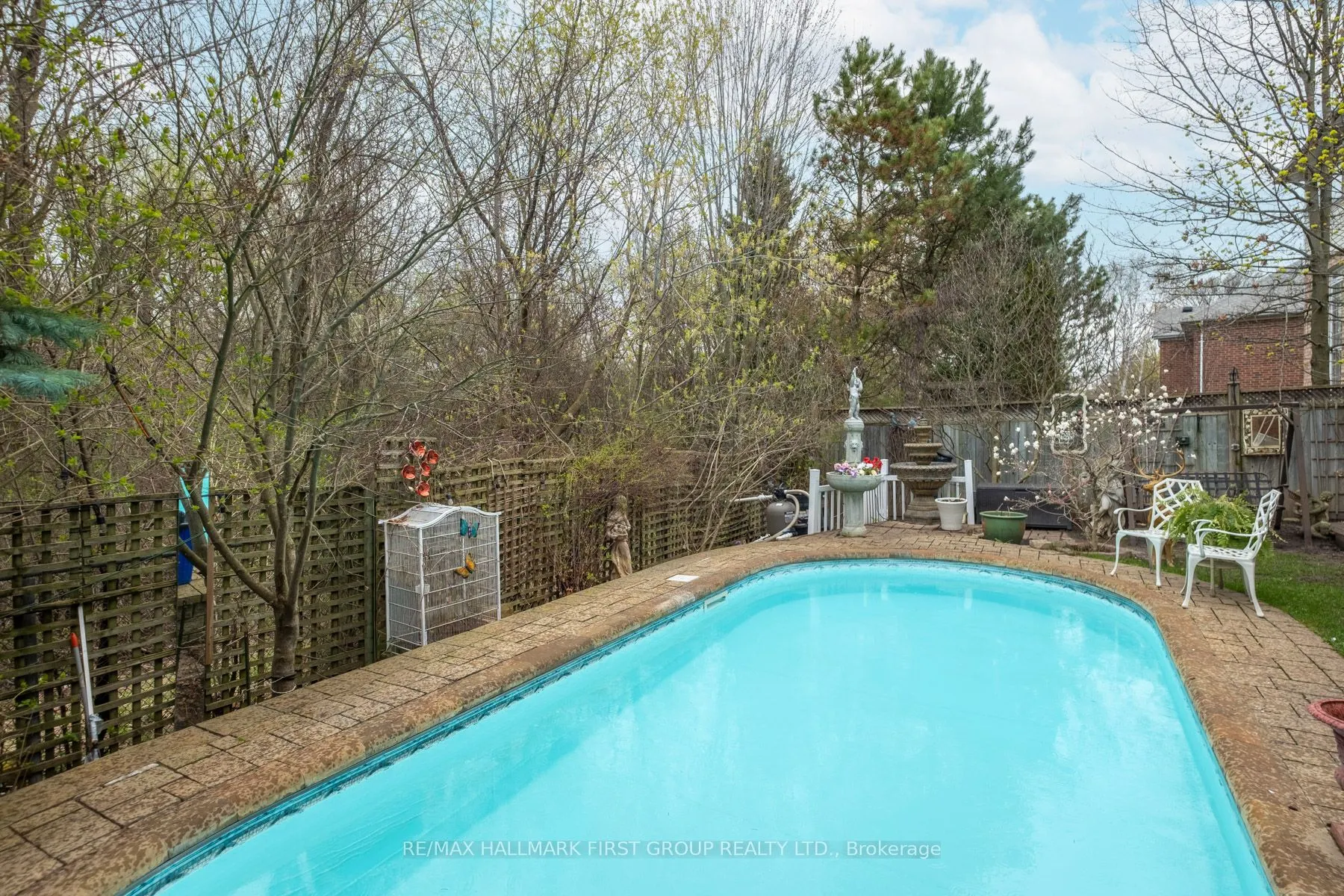 990 Glenbourne Drive