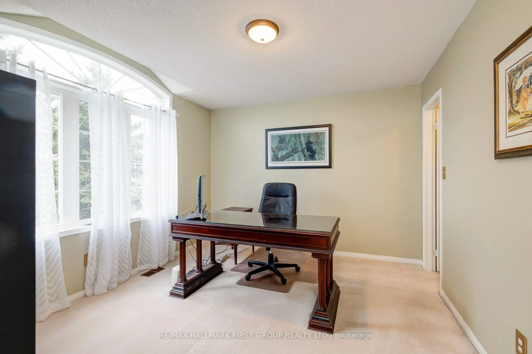 990 Glenbourne Drive