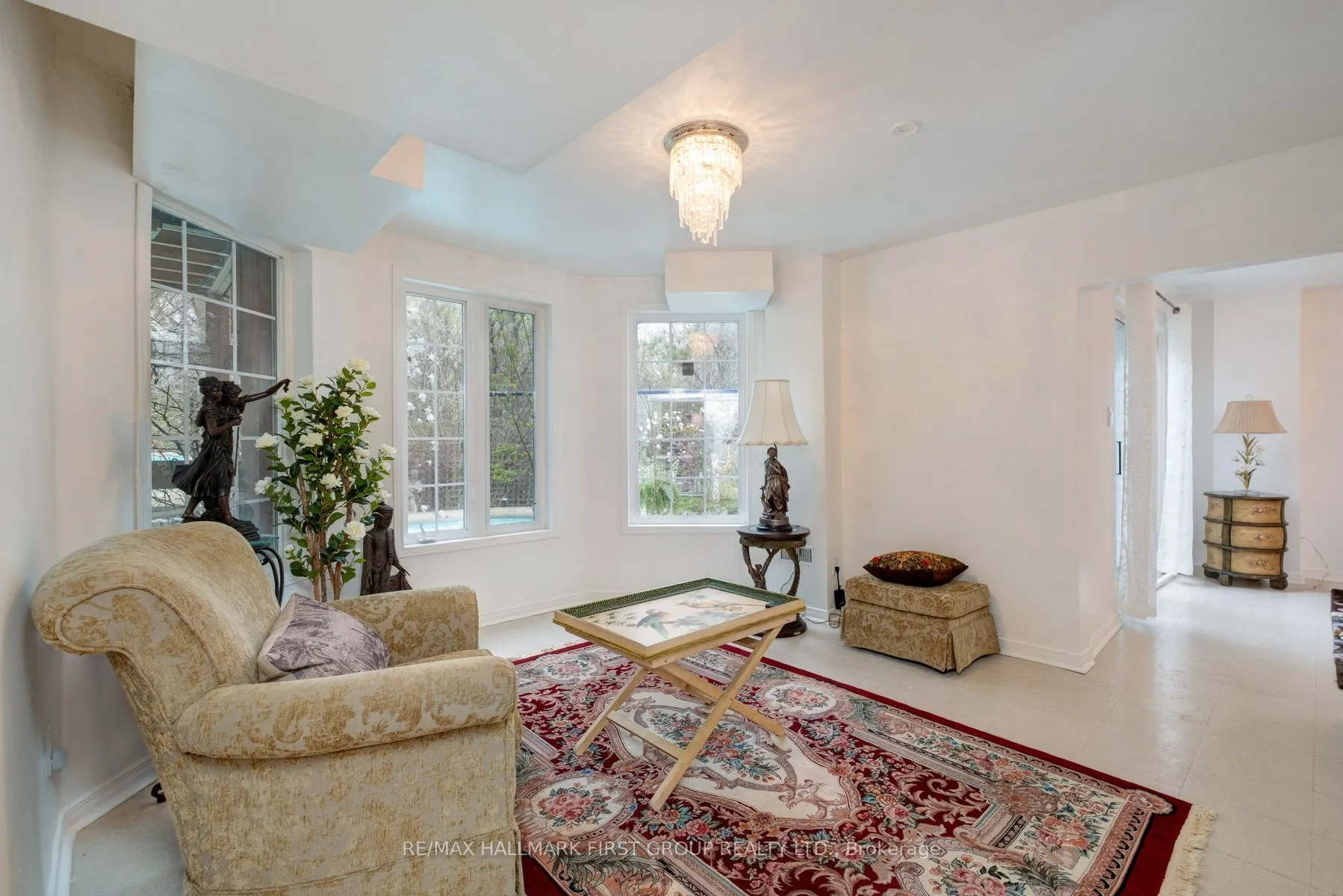 990 Glenbourne Drive