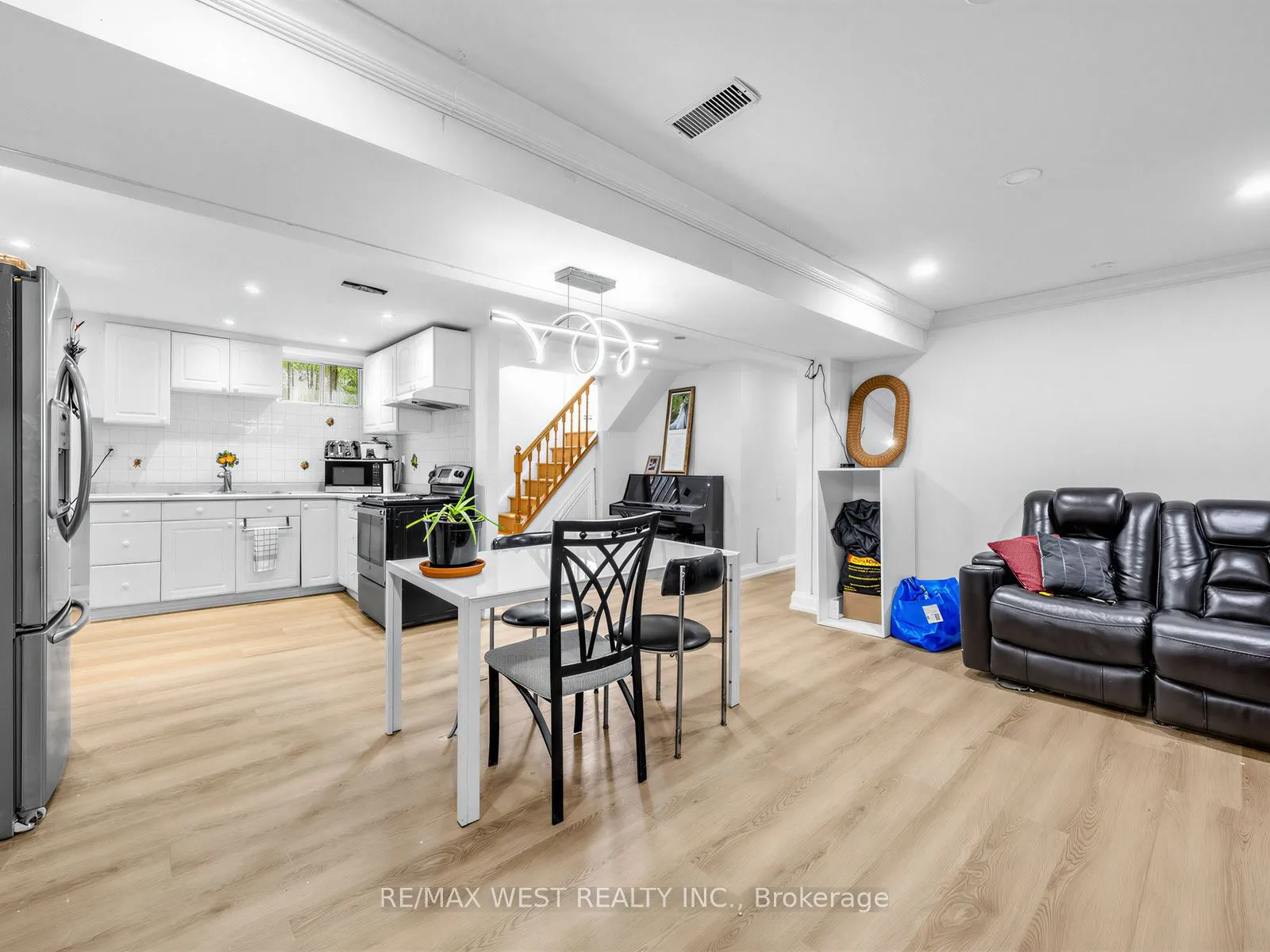 578 Bellamy Road N