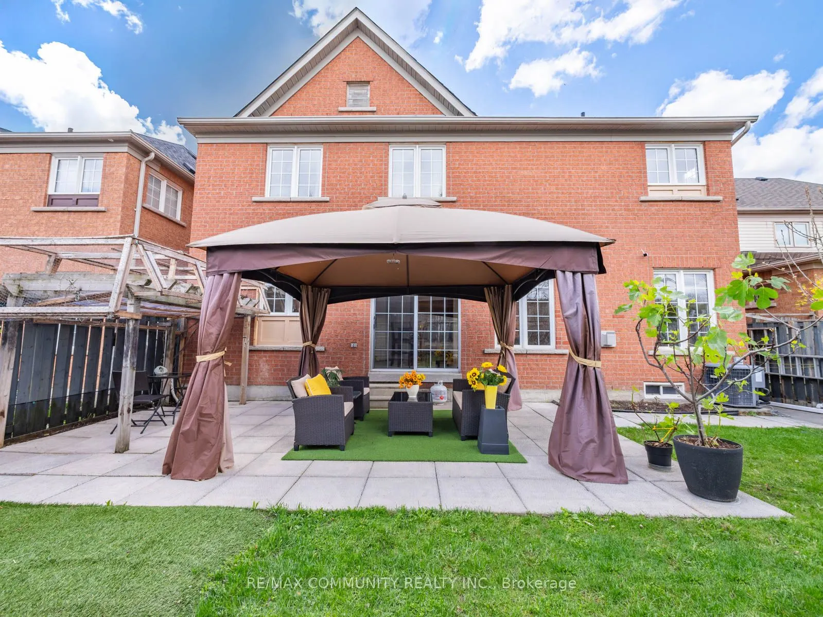 54 Morland Crescent