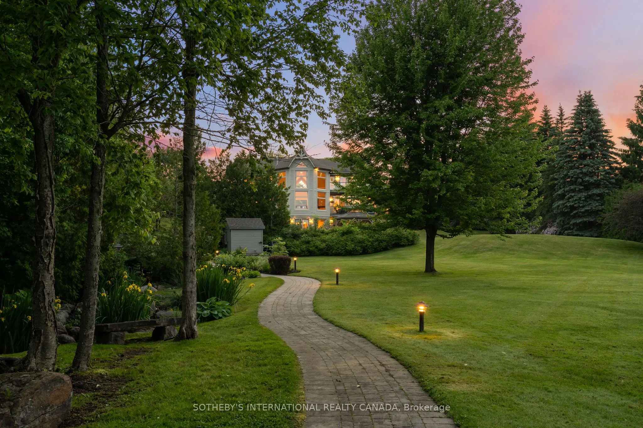 12 Island View Court