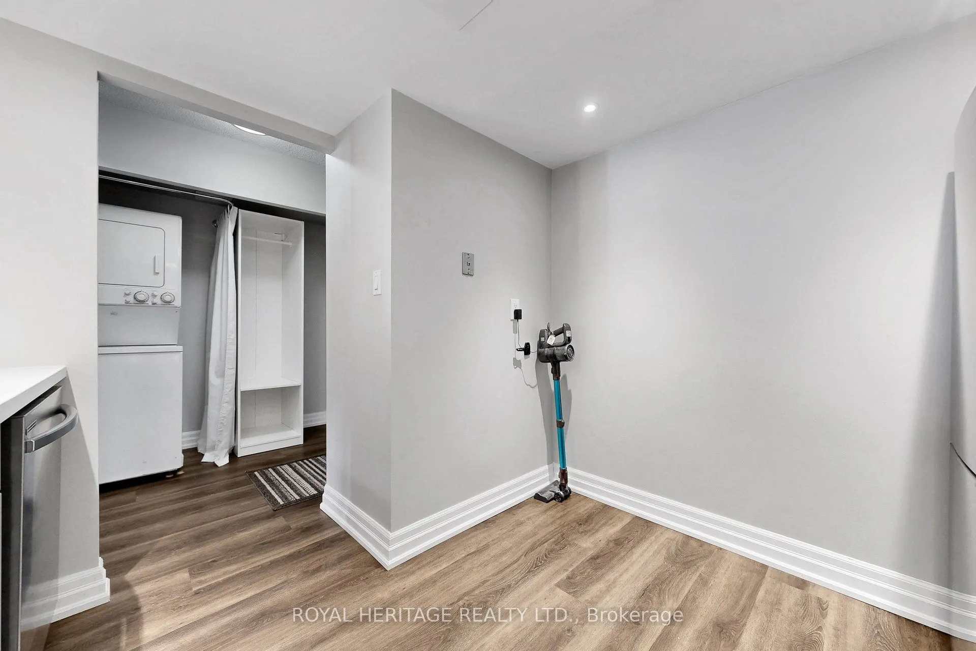 20 guildwood Parkway #207