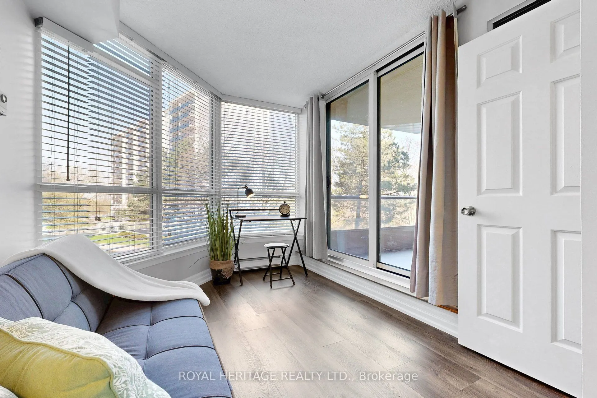 20 guildwood Parkway #207