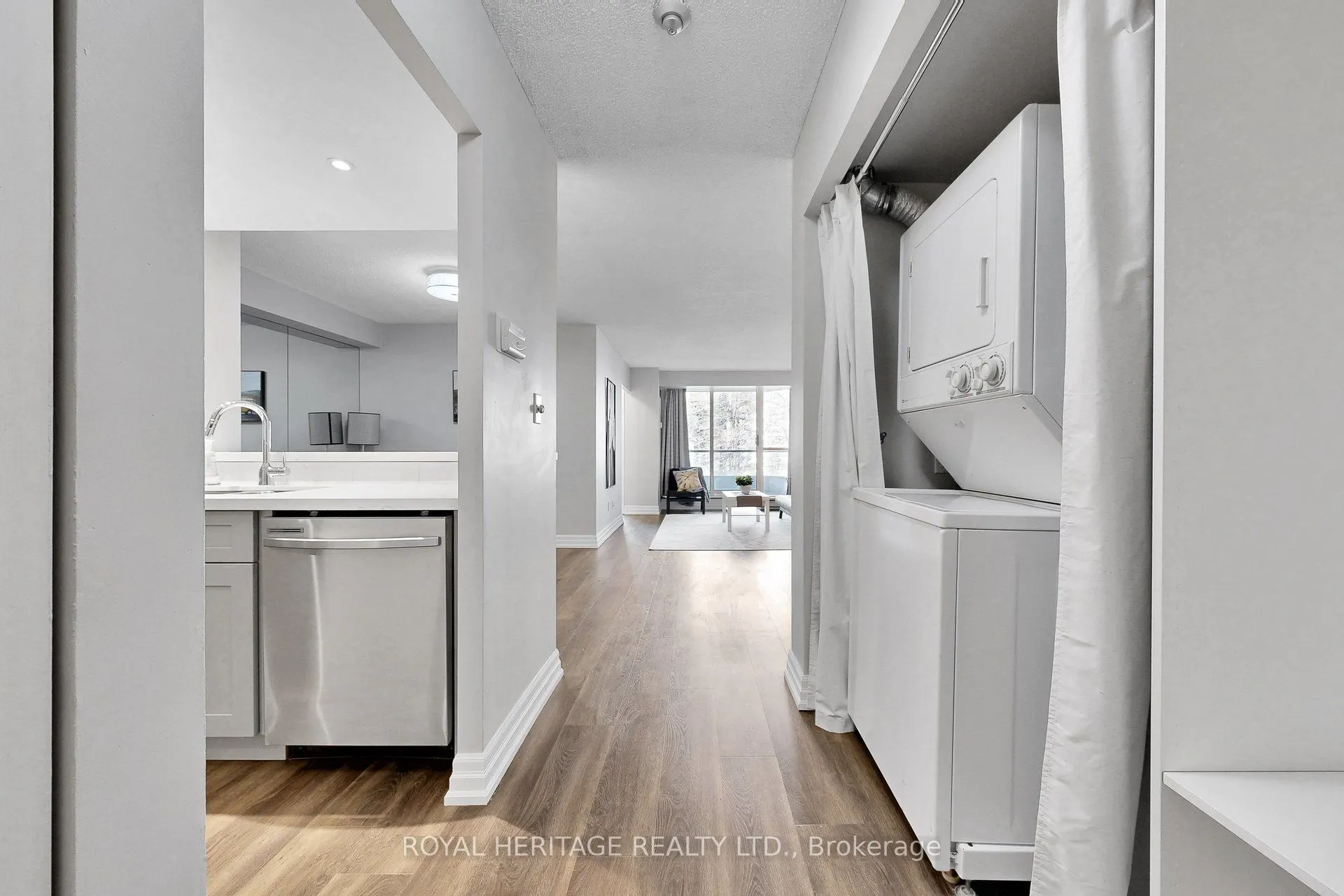 20 guildwood Parkway #207