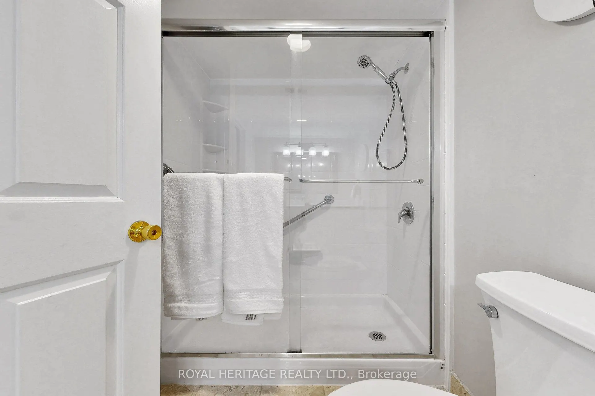 20 guildwood Parkway #207