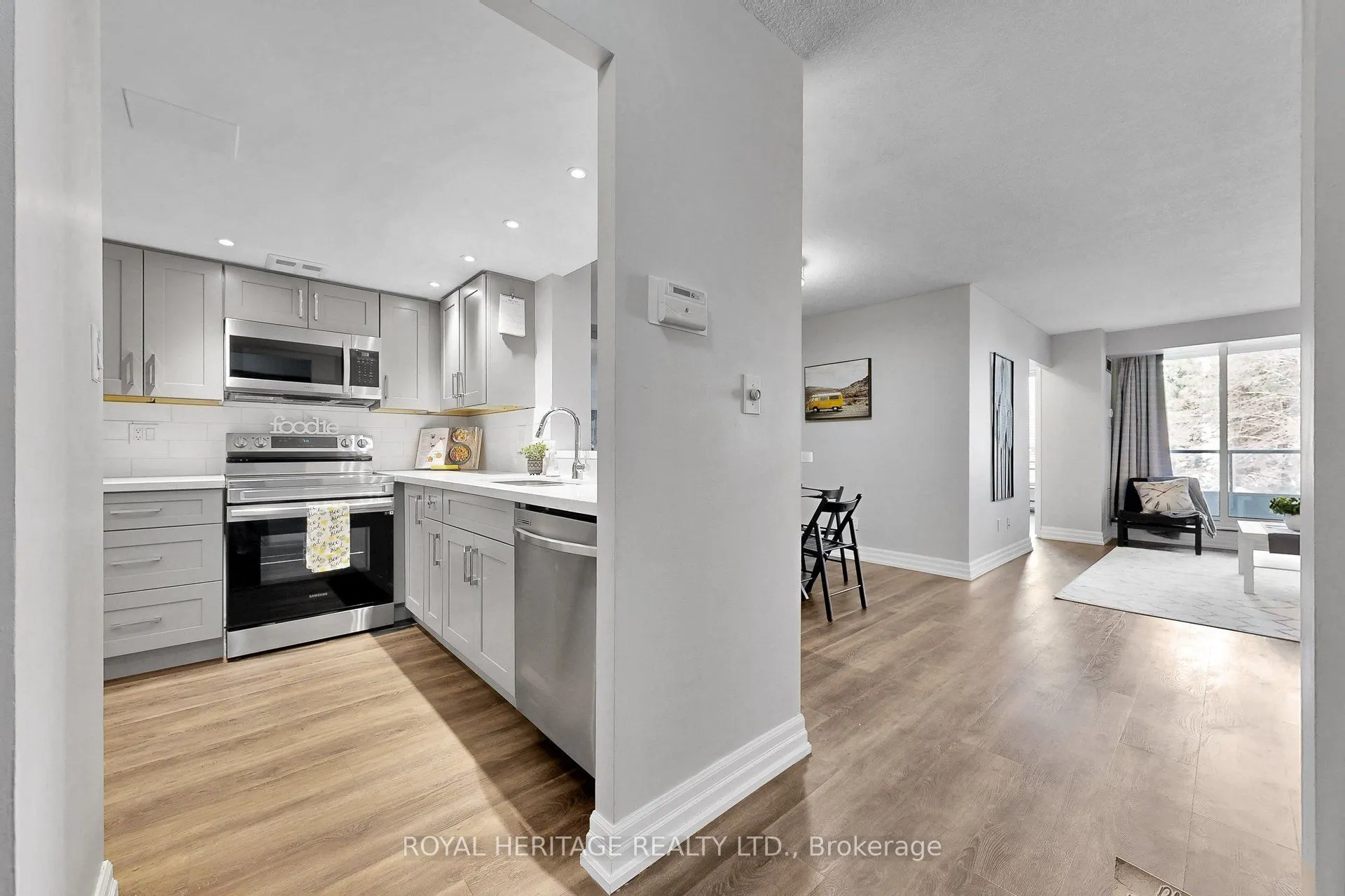 20 guildwood Parkway #207