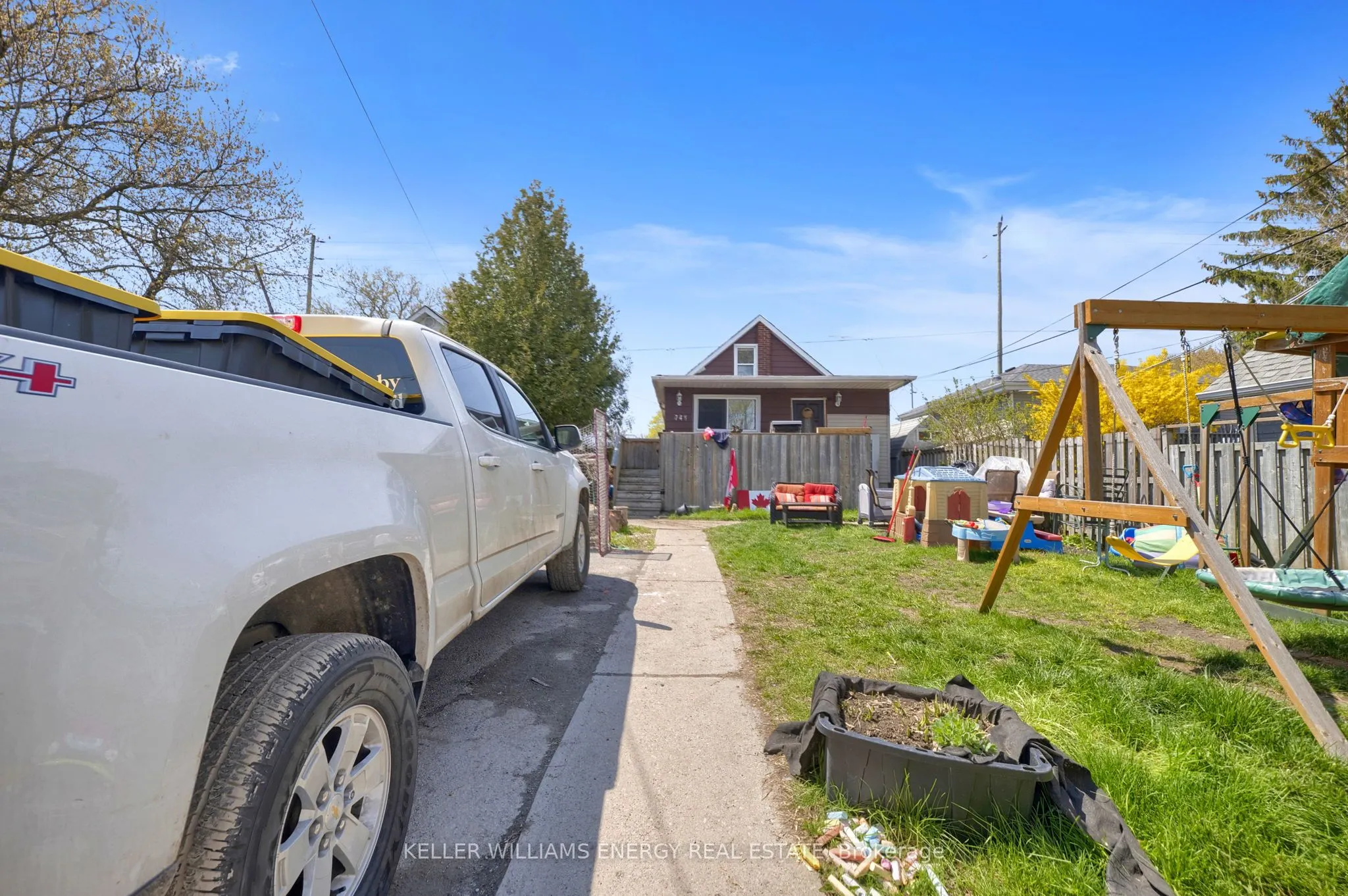 741 Ritson Road S