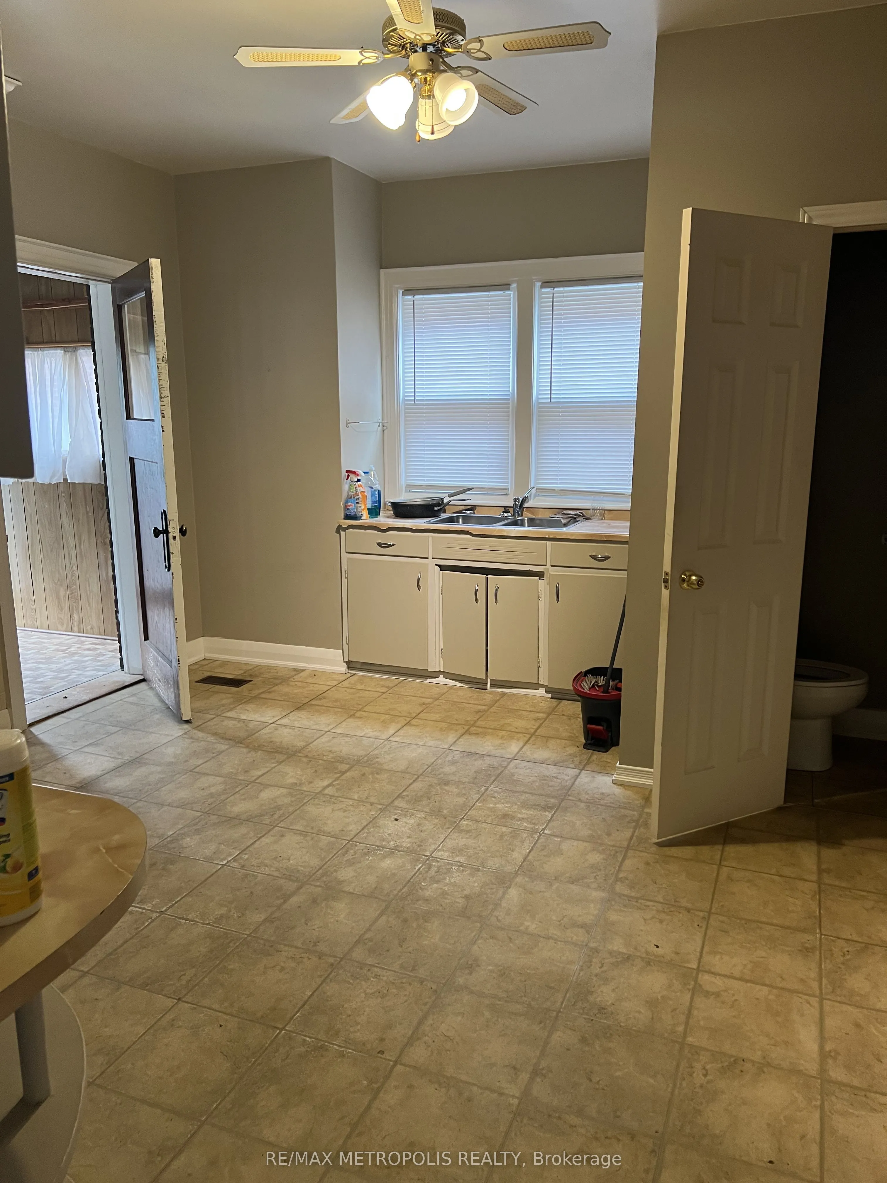 329 Ritson Road S