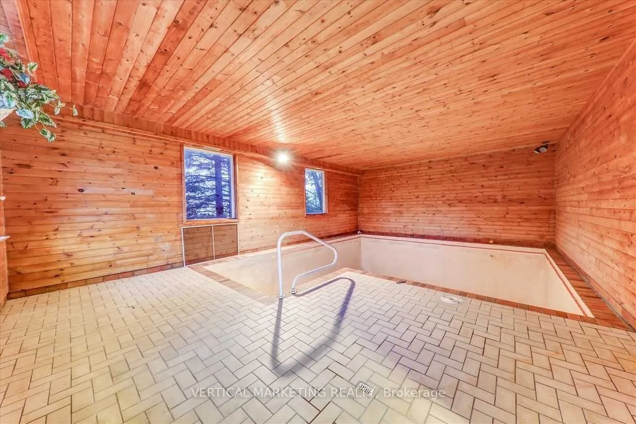 17300 Simcoe Street N