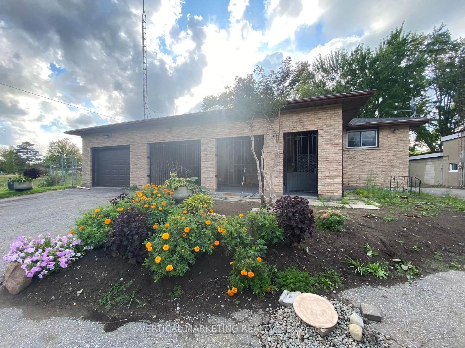 17300 Simcoe Street N