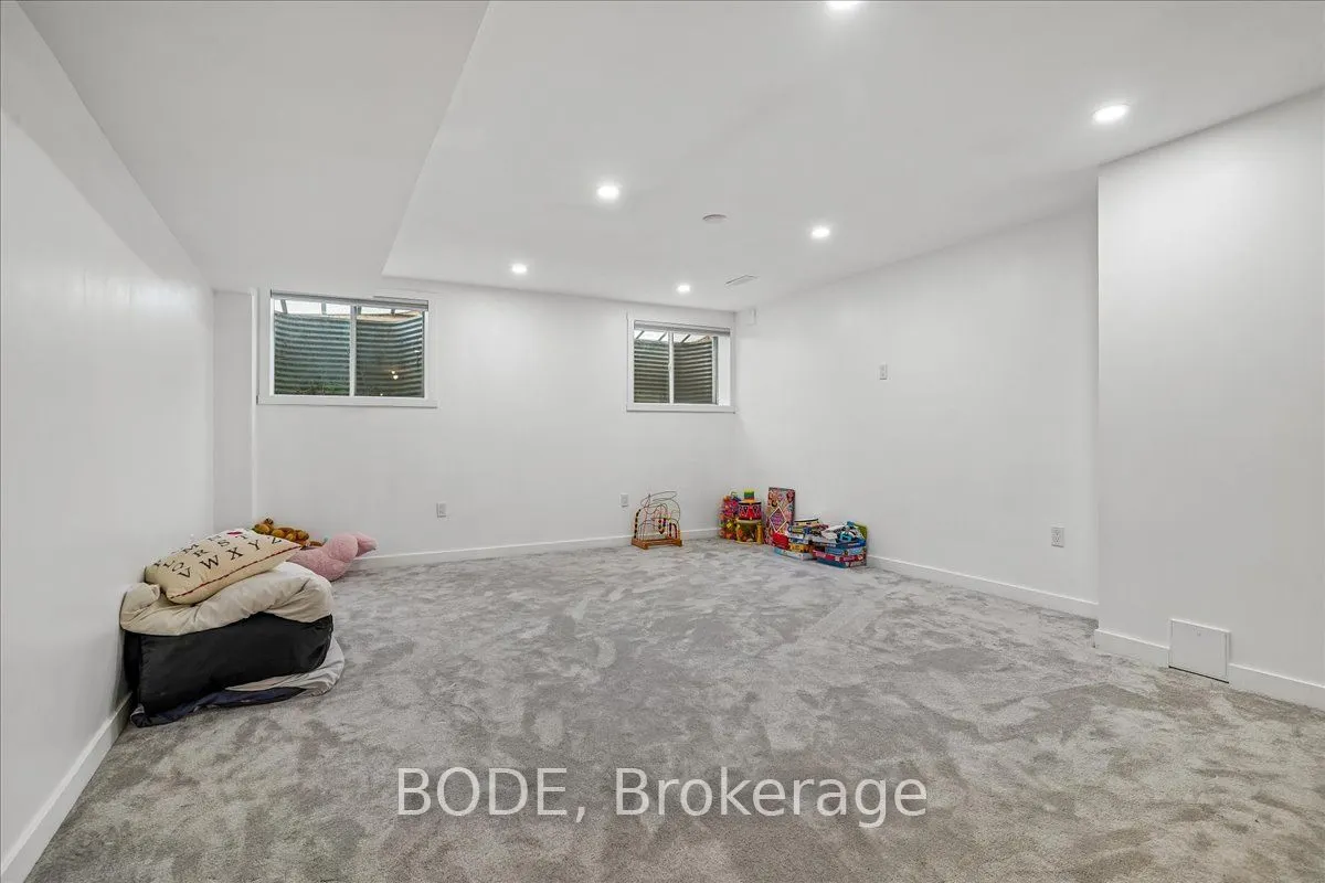 15 Huggins Drive