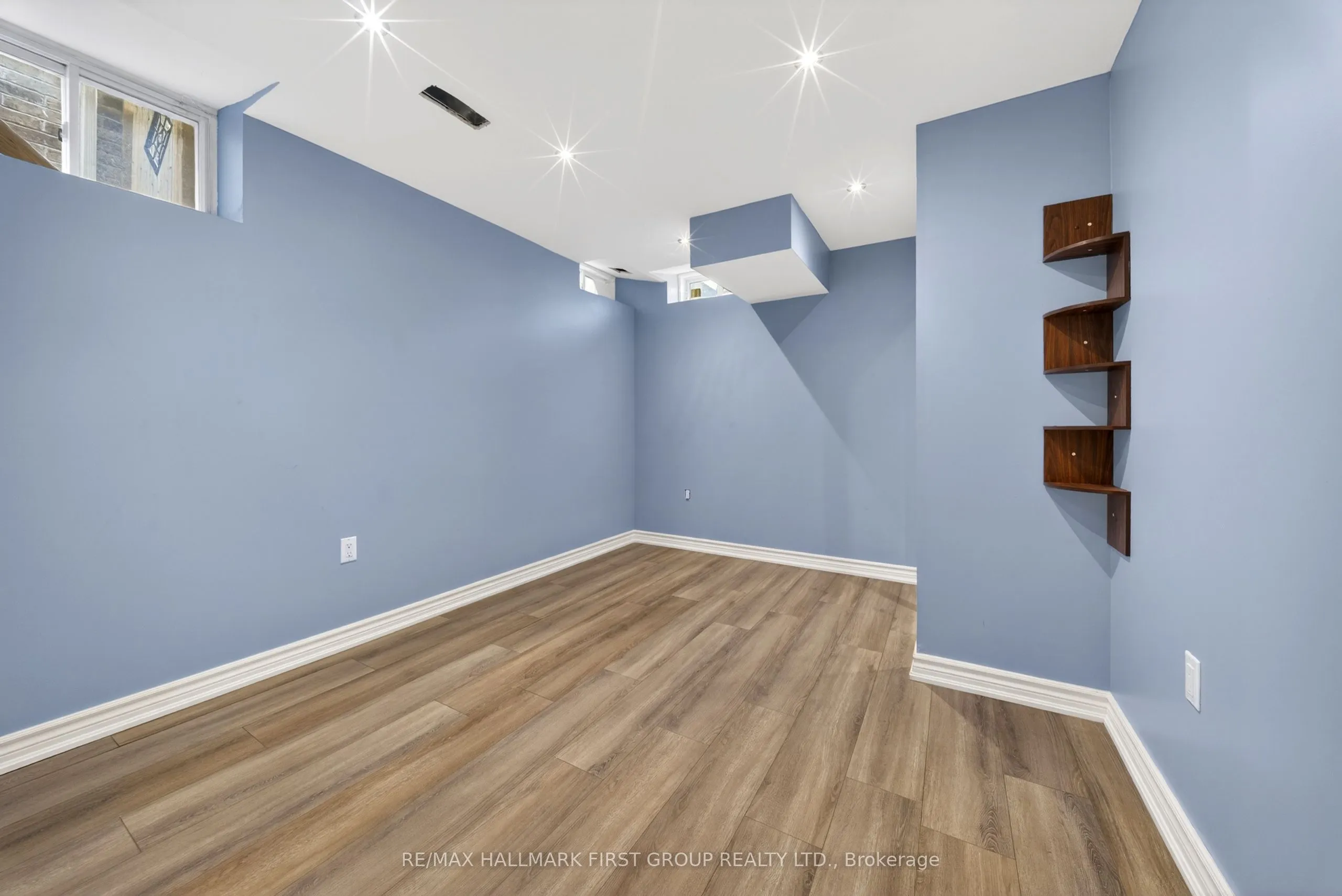 121 Blackwell Crescent
