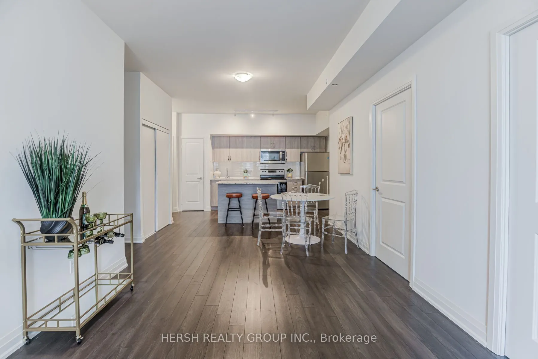 10 Meadowglen Place #201