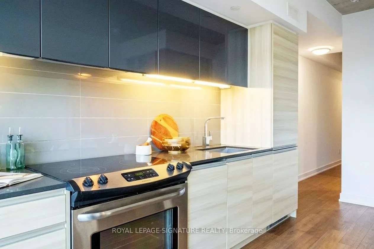 1190 Dundas Street E #406