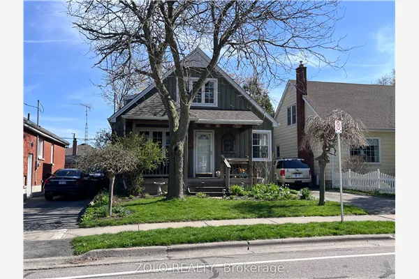369 Athol Street E