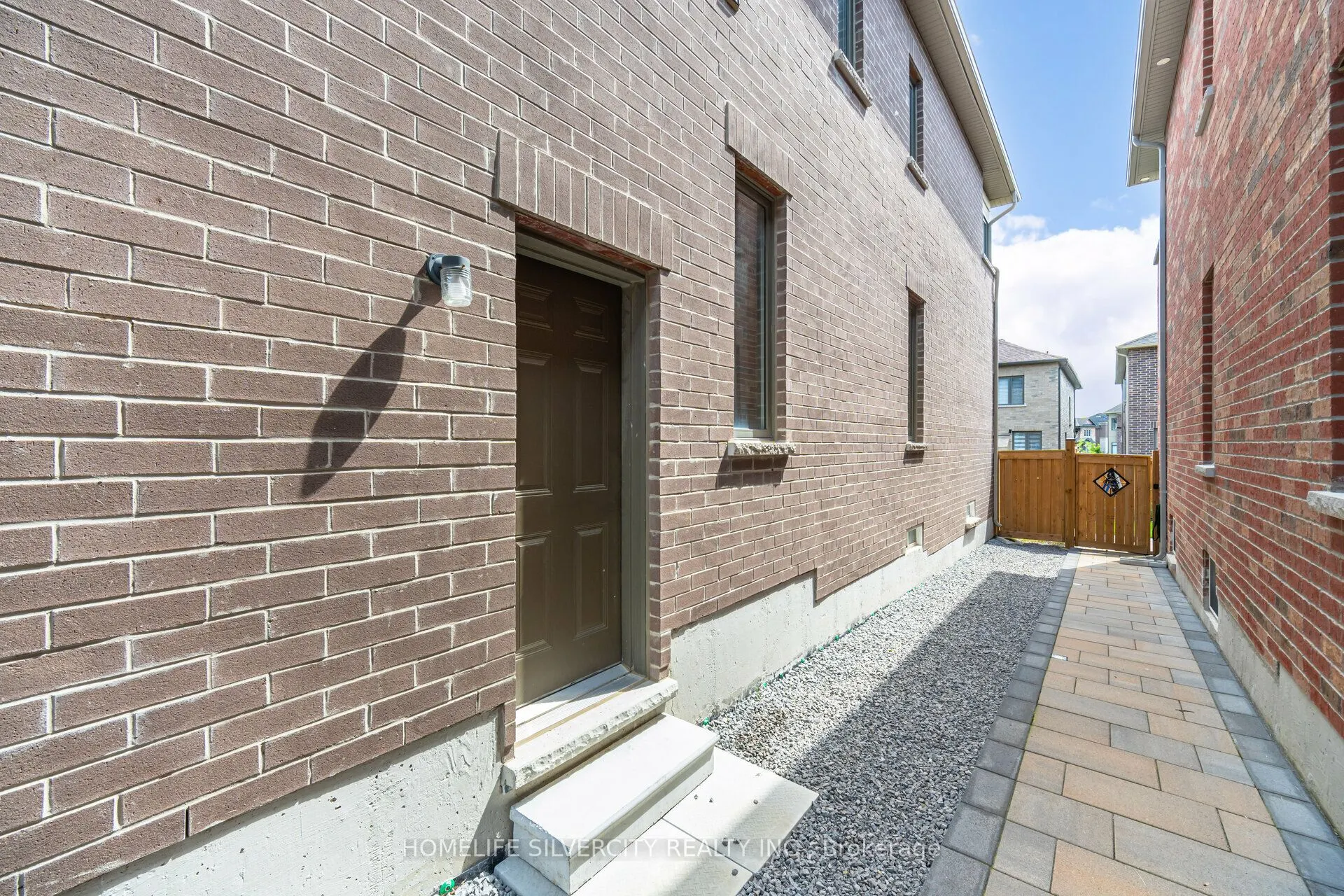 24 Dumaine Street