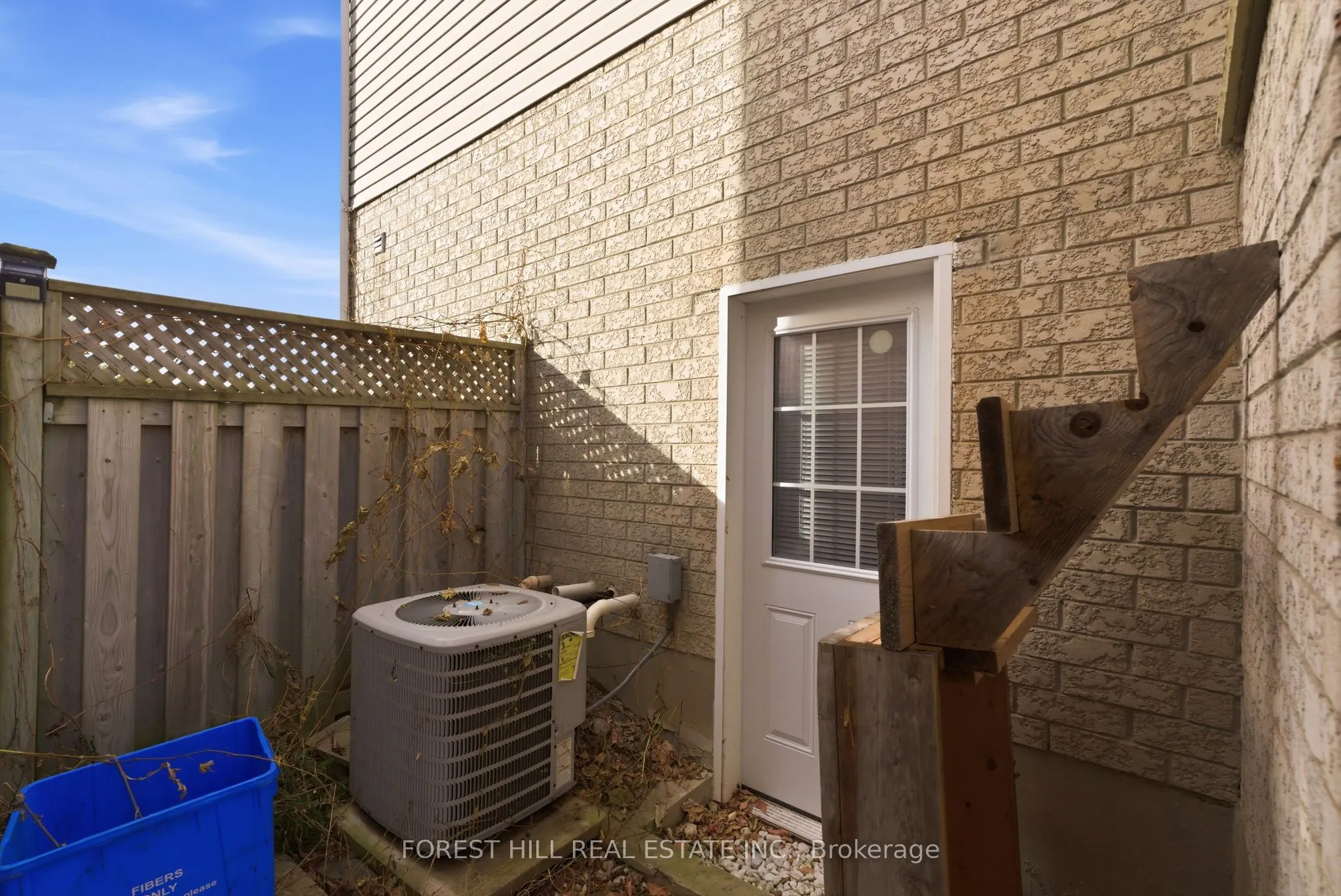 1842 Dalhousie Crescent