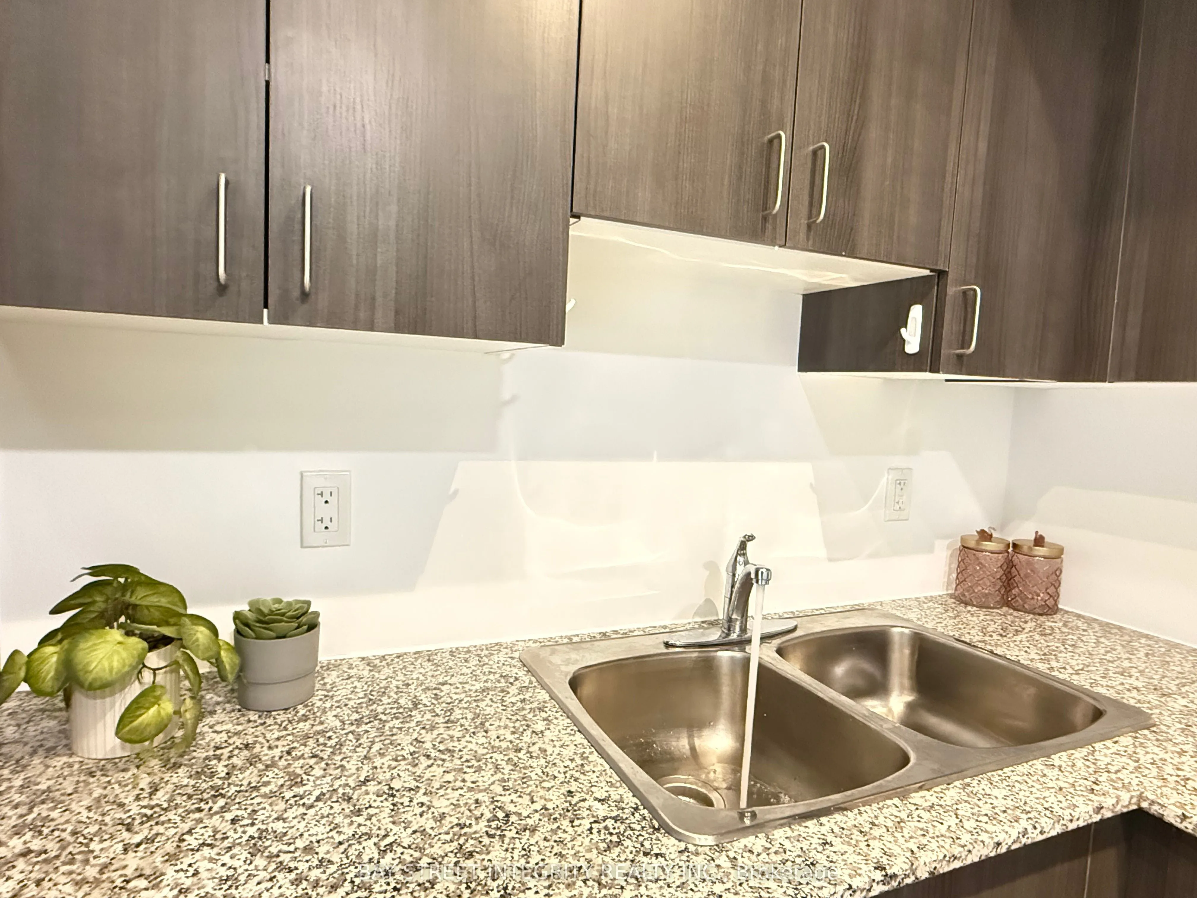 1 Falaise Road #201