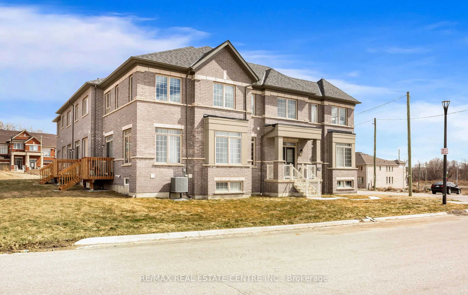 988 Grosbeak Trail